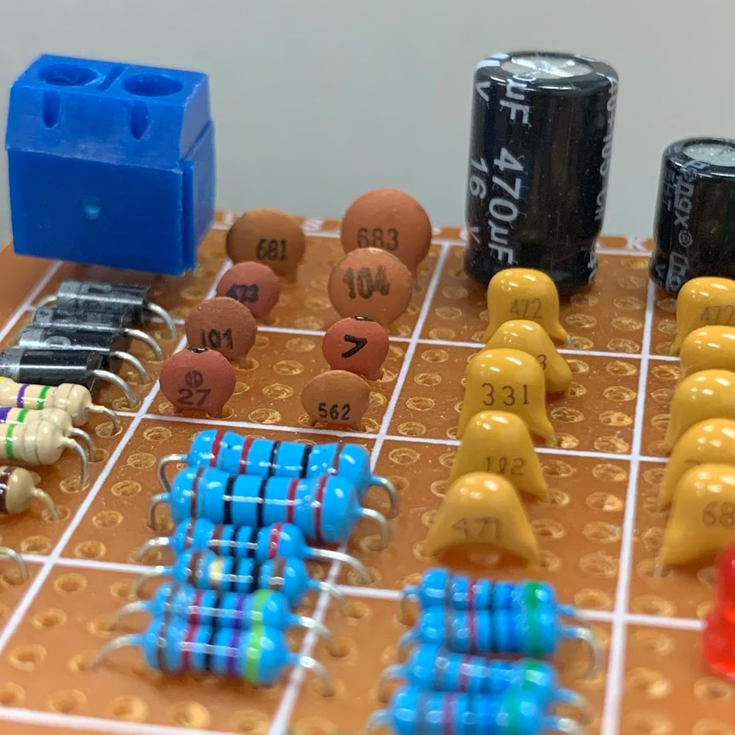 42 Values 1680 Pieces Ceramic Capacitor Kit 1Pf - 100Nf 50V Multilayer Monolithic Chip Capacitors Assortment Kit