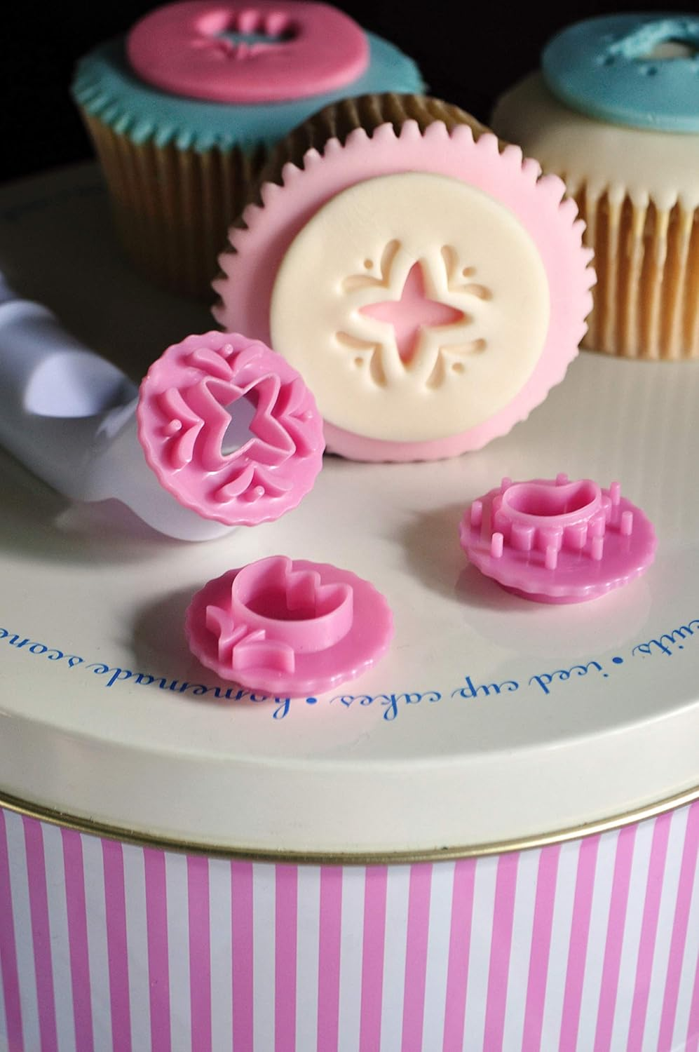 Tala Orignals Cake Storage Tins, Set of 3 round Nesting Cake Storage Tins, Perfect for Storing Cakes, Biscuits and Savoury Goods, Sizes Are 25.5Cm X 10Cm, 22 X 9.5Cm and 17Cm X 8.2Cm image number 1