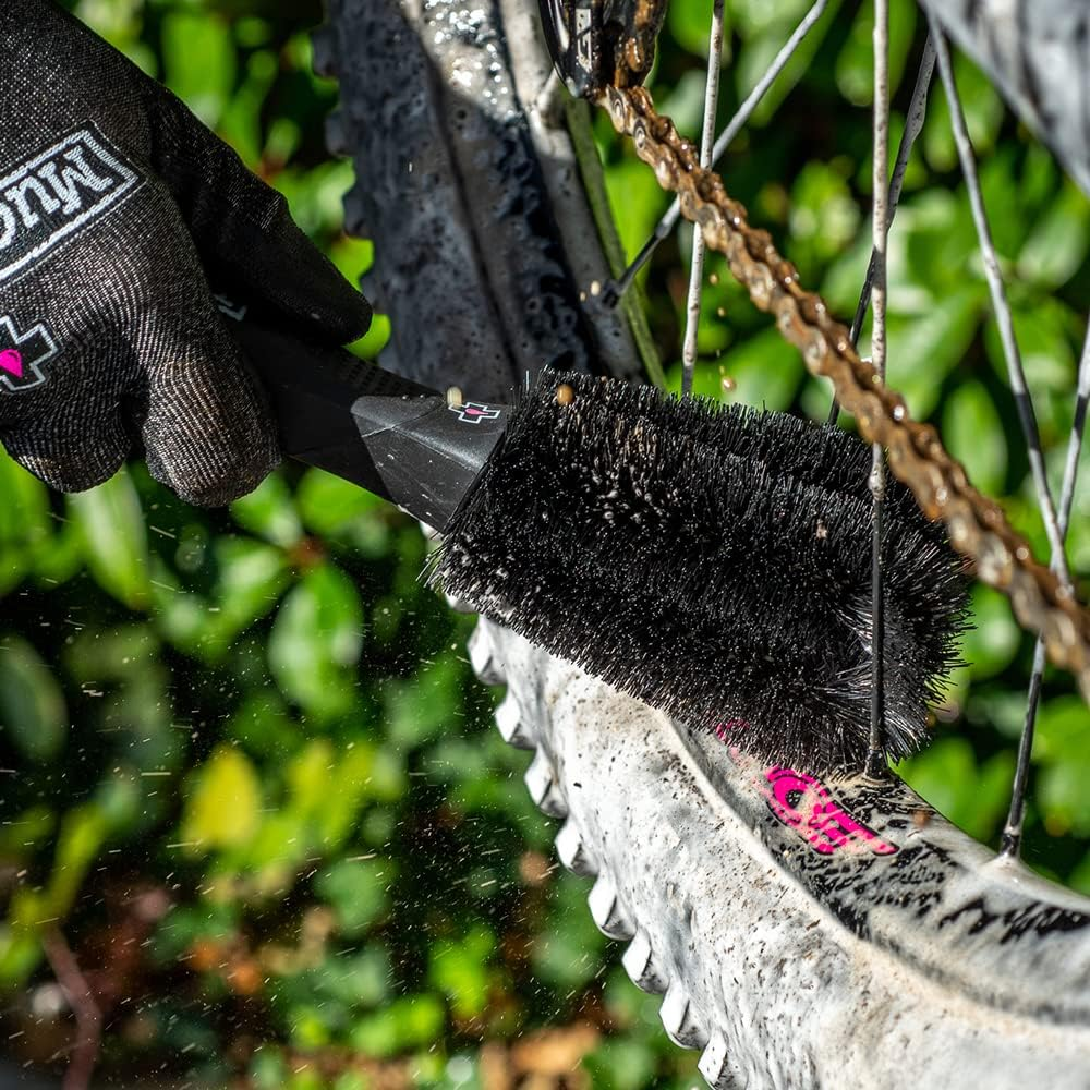 Muc-Off Cleaning Brush 2-Prong Shape #3 NCOL/OSZ image number 2