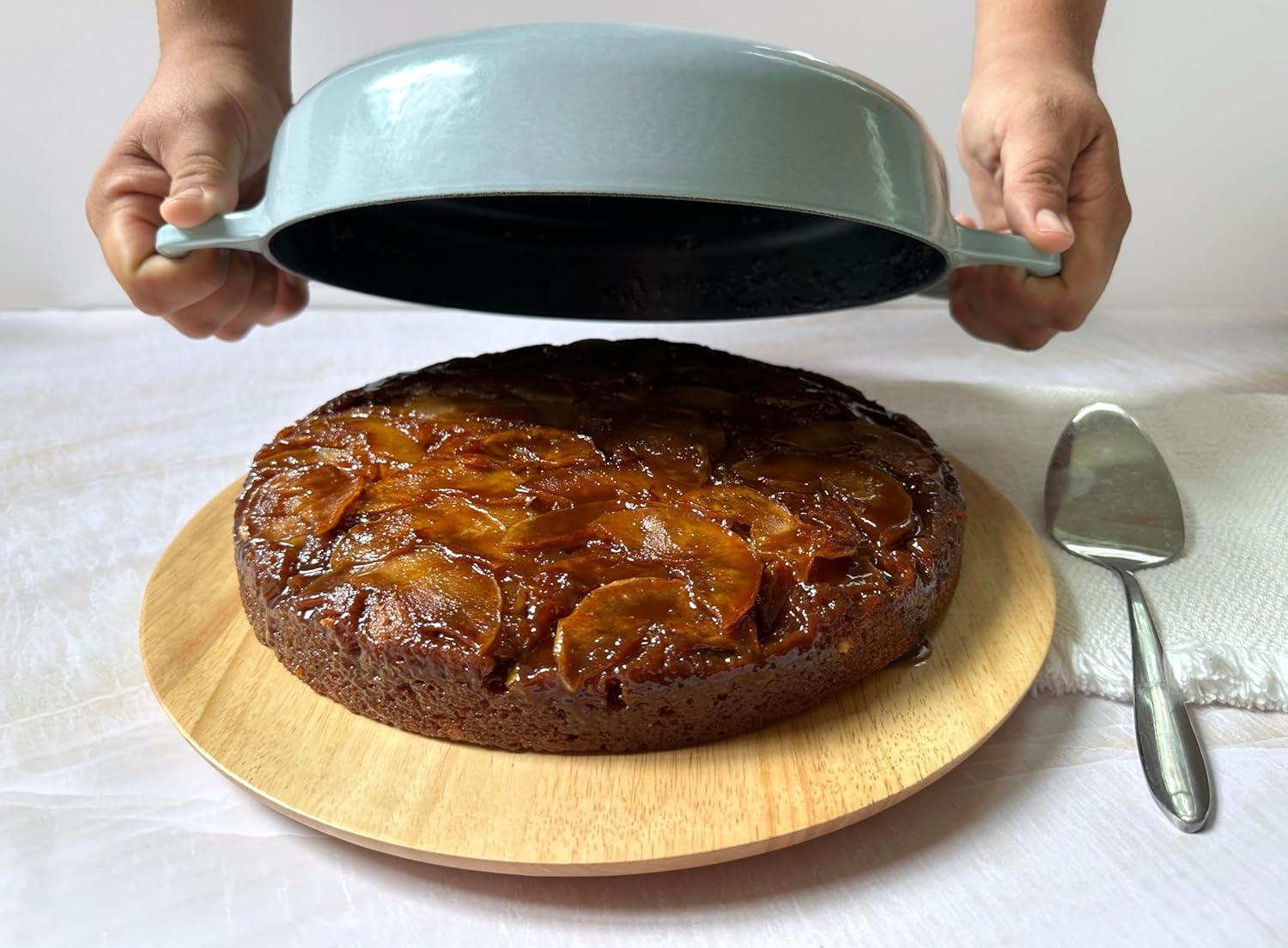 Le Creuset Signature Cast Iron Everyday Pan, 11", Licorice - Caribbean image number 2