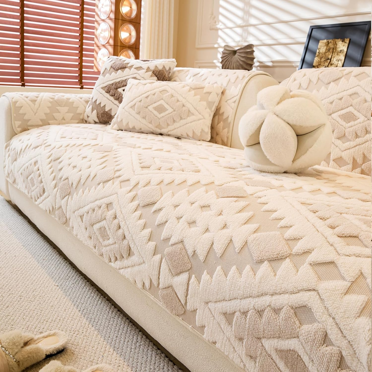 WEYOND Couch Cover for Dogs Washable, Soft Plush Sofa Cover for Loveseat & 2/3 Cushion Sofa, Pet-Friendly Couch Covers for Sofa, Non-Slip Sofa Slipcover (90 X 210 Cm, Beige)