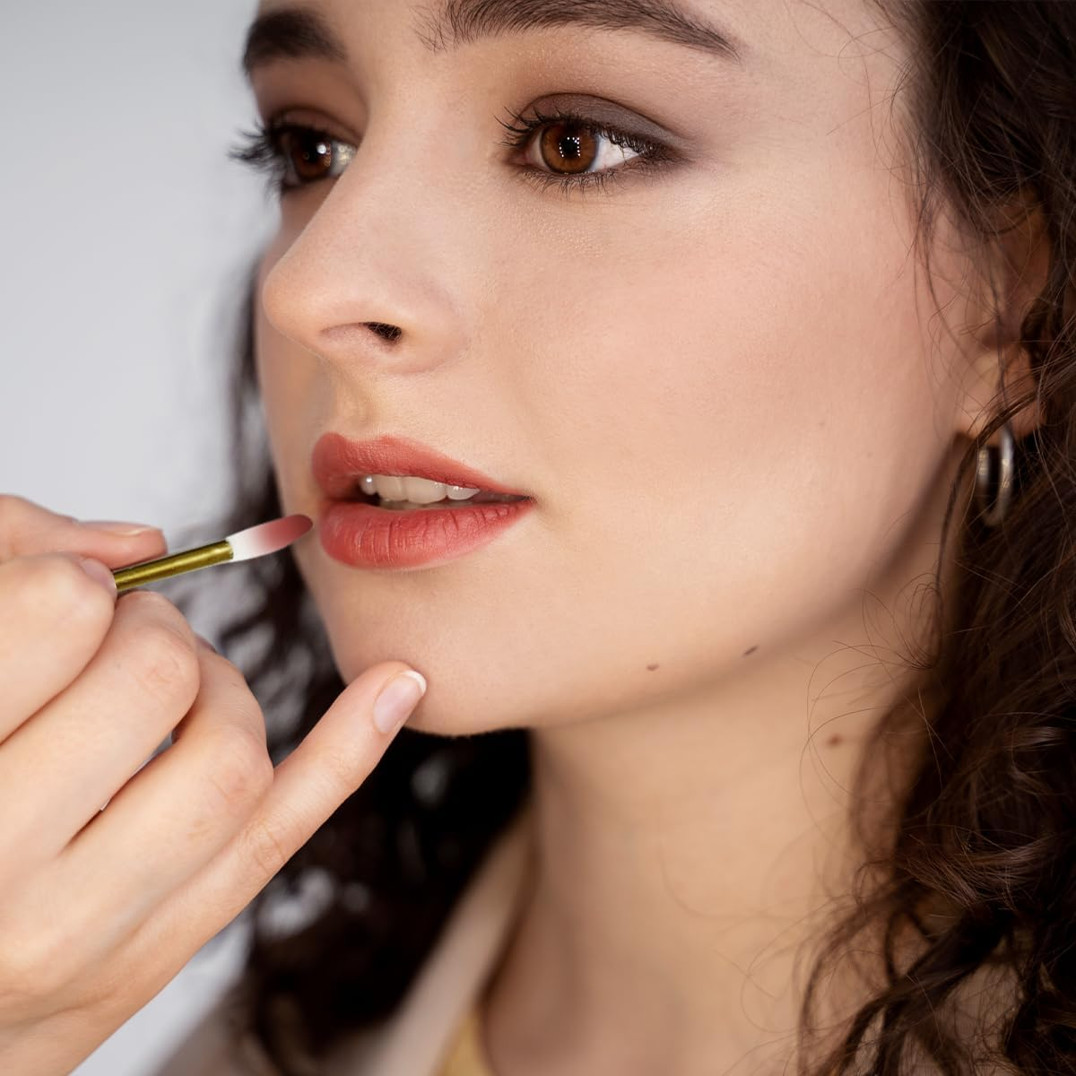 TEAONE Lip Brushes, 100 PCS Lipstick Brush for Makeup, Beauty, Oral (9.2Cm/3.62In) image number 4