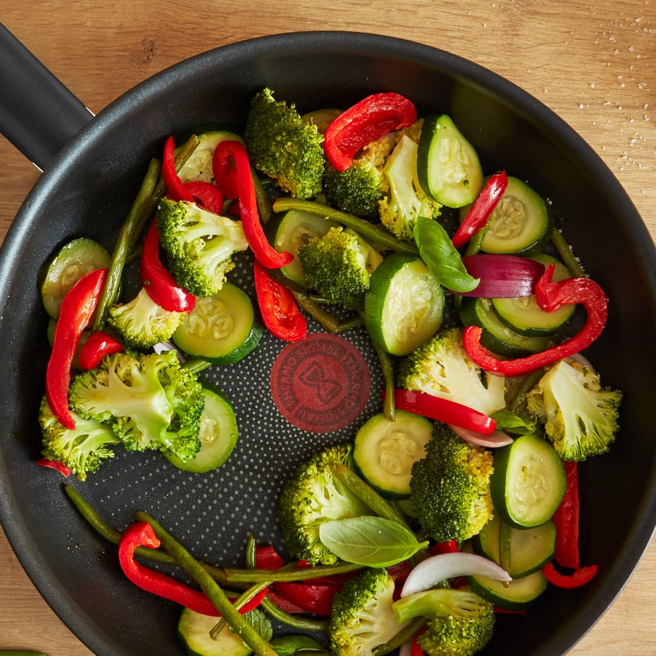 Lagostina Rigenera Green Non-Stick Pan Made of 100% Recycled Aluminium, Diameter 24 Cm, Induction Gas and Oven, Cooking Indicator Thermal Signal, Scratch-Resistant Coating, Ergonomic Handle