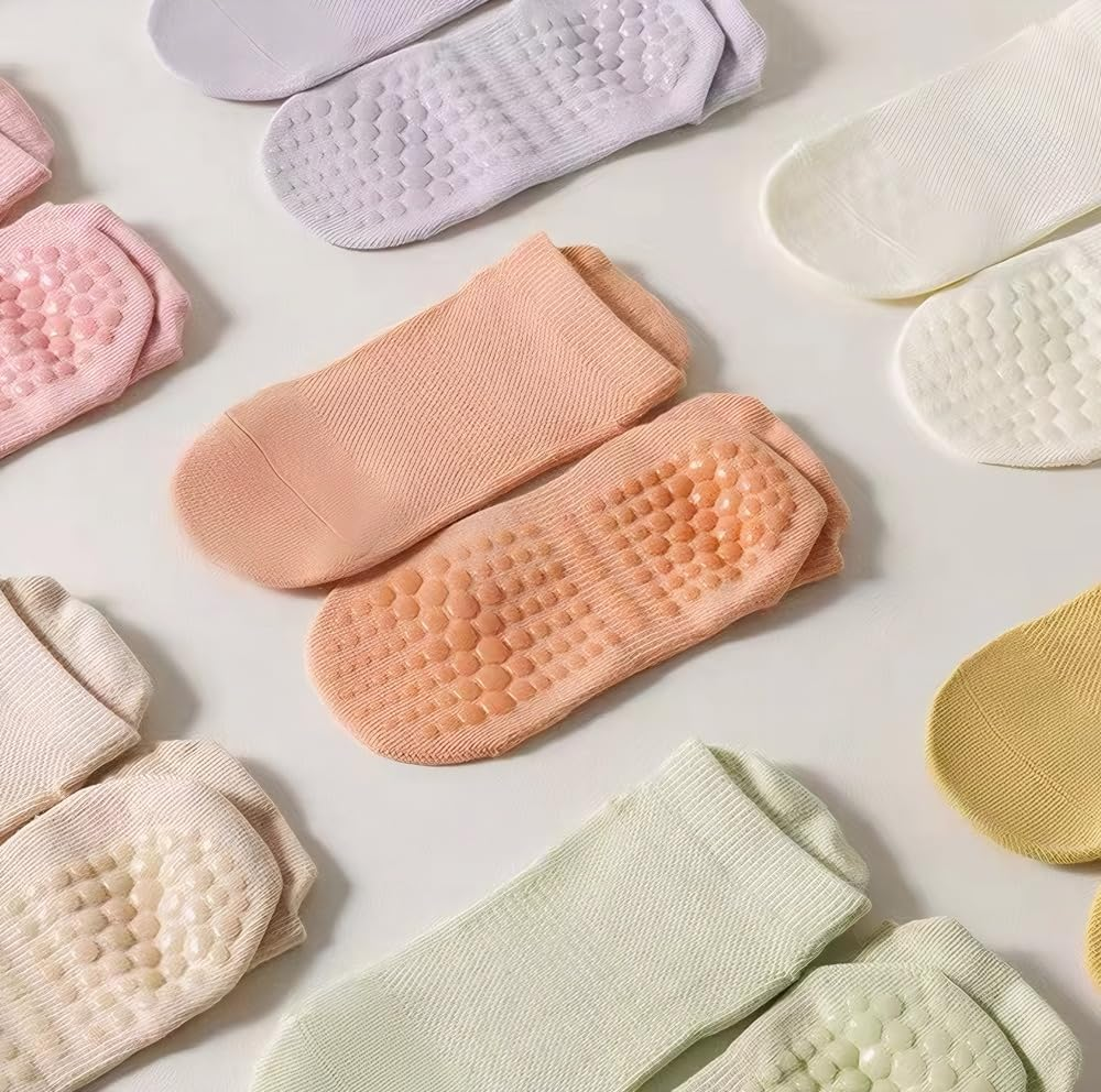 3 Pairs Cushioned Sole Pilates Socks with Grips for Women - Non-Slip Yoga and Ballet Barefoot Workout Grippy Socks - Anti-Skid Athletic Footwear