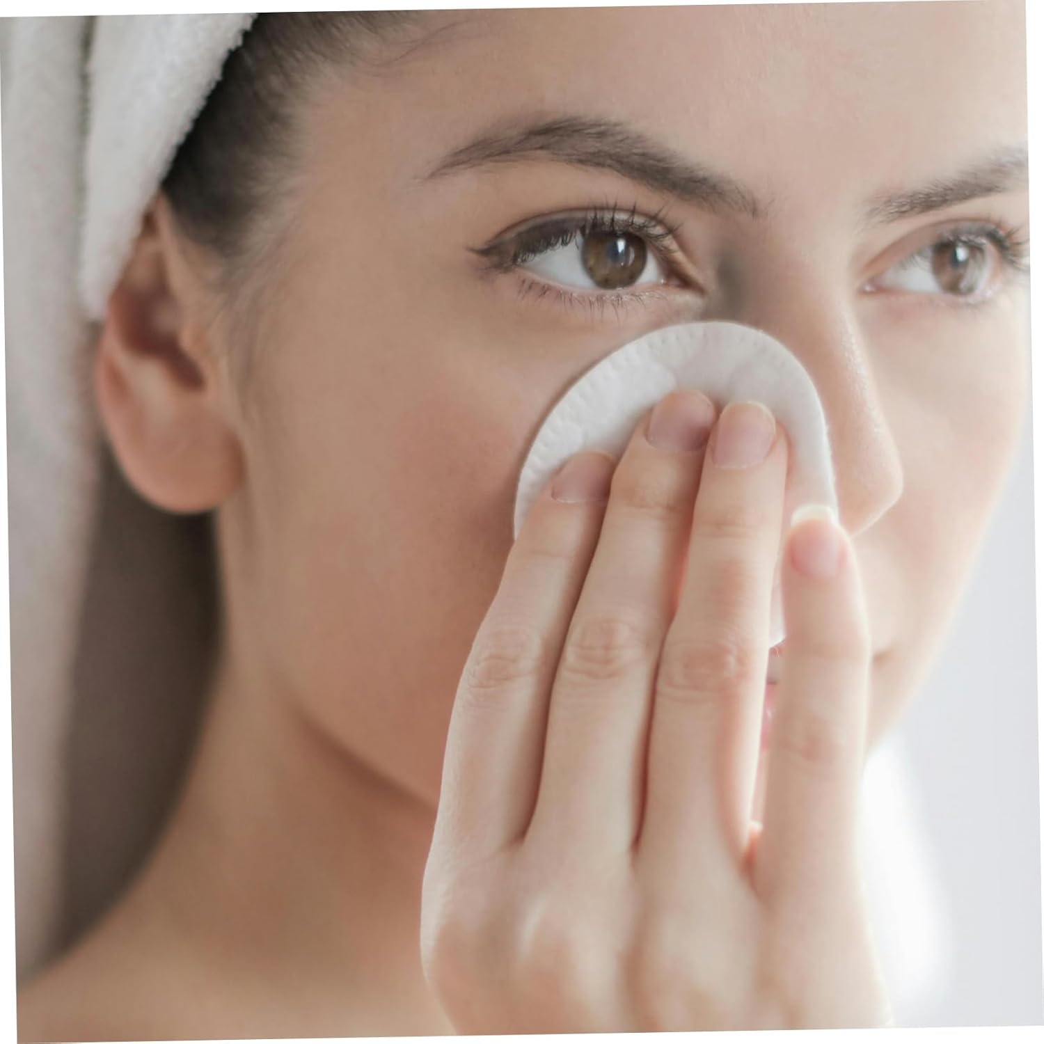 100Pcs Cotton Pads Facial Cleansing Rounds Makeup Remover for Face and Eyes image number 6