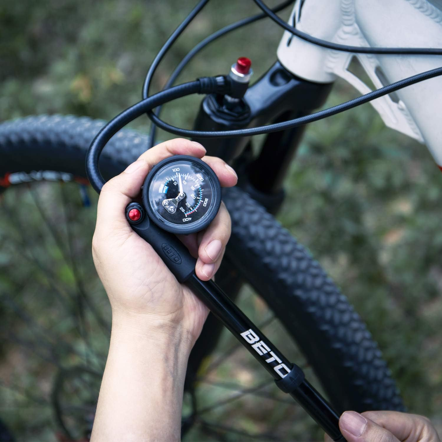 BETO High Pressure Shock Pump - (400 PSI Max) MTB Bike Shock Pump for Fork & Rear Suspension with No-Loss Schrader Valve image number 6