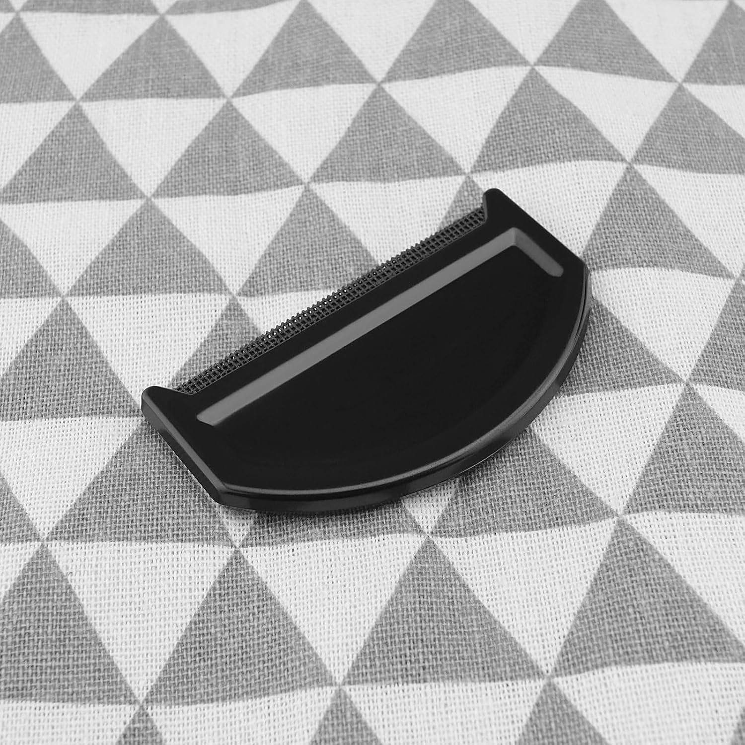 SING F LTD 2PCS Sweater Comb Lint Remover Clothes Fuzz Cleaning Tool De-Pilling Knitwear Comb Cashmere Pill Remover for Clothing Care 7.5X4.2X0.6Cm Black