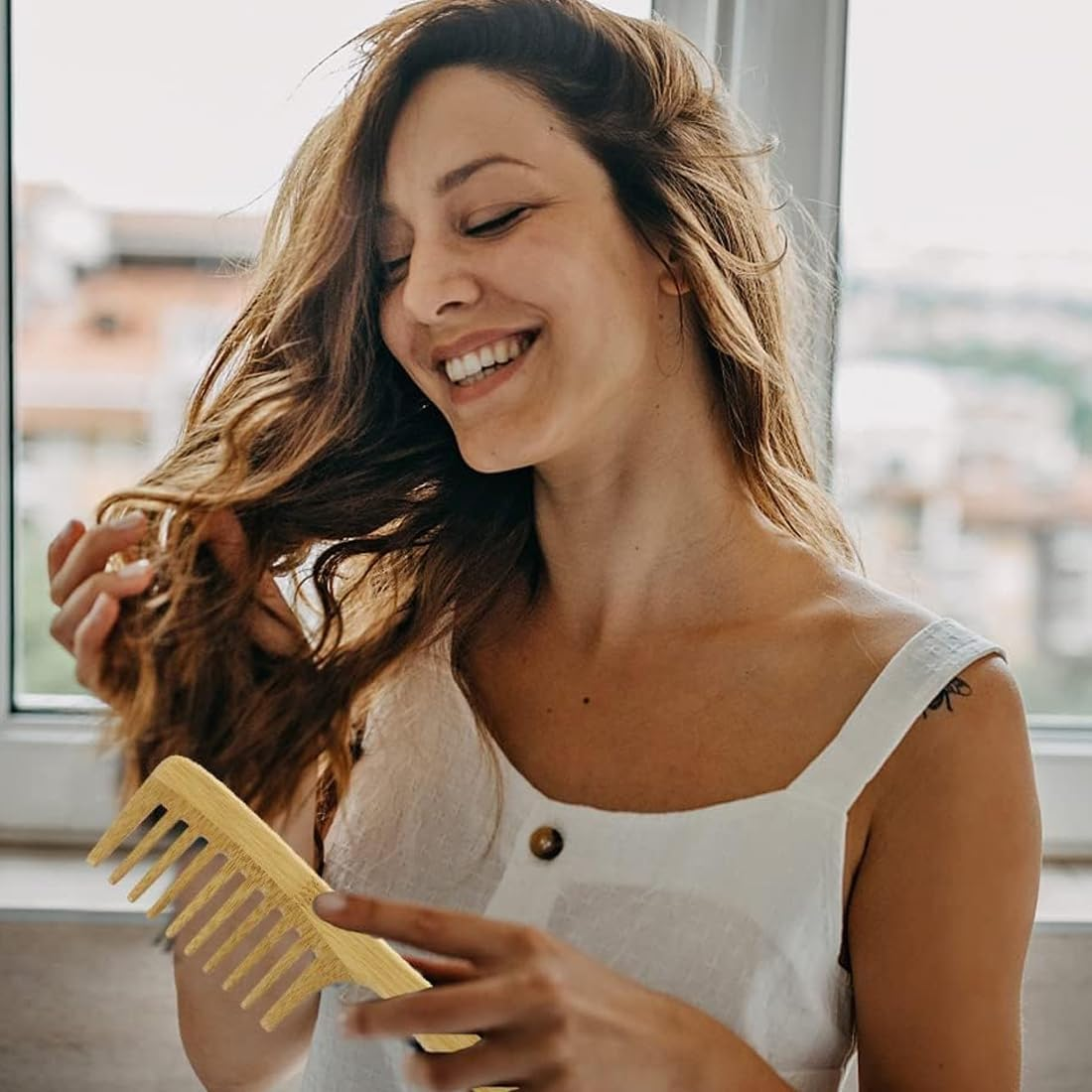 MUNZE Bamboo Comb Coarse Wide Comb, Antistatic Detangling Comb with Wide Teeth and Ergonomic Handle for Curly Hair, Unisex, Anti-Frizz, Coarse Comb [Large], Styling Comb image number 4