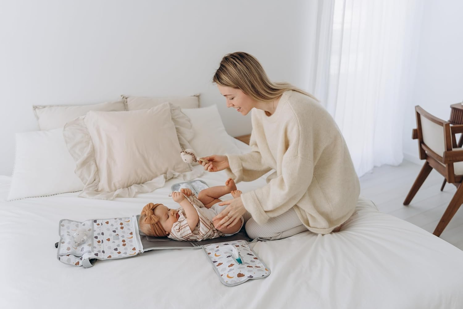 Changing Mat for on the Go Compact Changing Mat XL - Combinable Removable Changing Bag with 6 Compartments, Cloth Dispenser and Comfortable Pillow for Your Baby'S Head. - Brown image number 6
