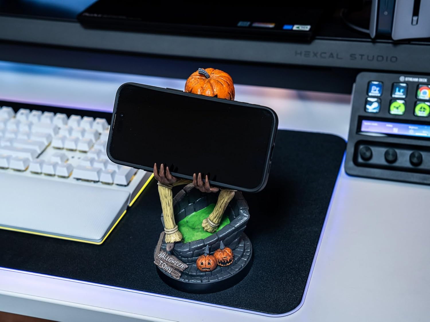 Cable Guys - Nightmare before Christmas: Jack Pumpkin King Original Controller and Phone Holder (Xbox, Playstation, Nintendo Switch) & Phone (Iphone, Samsung, Google)