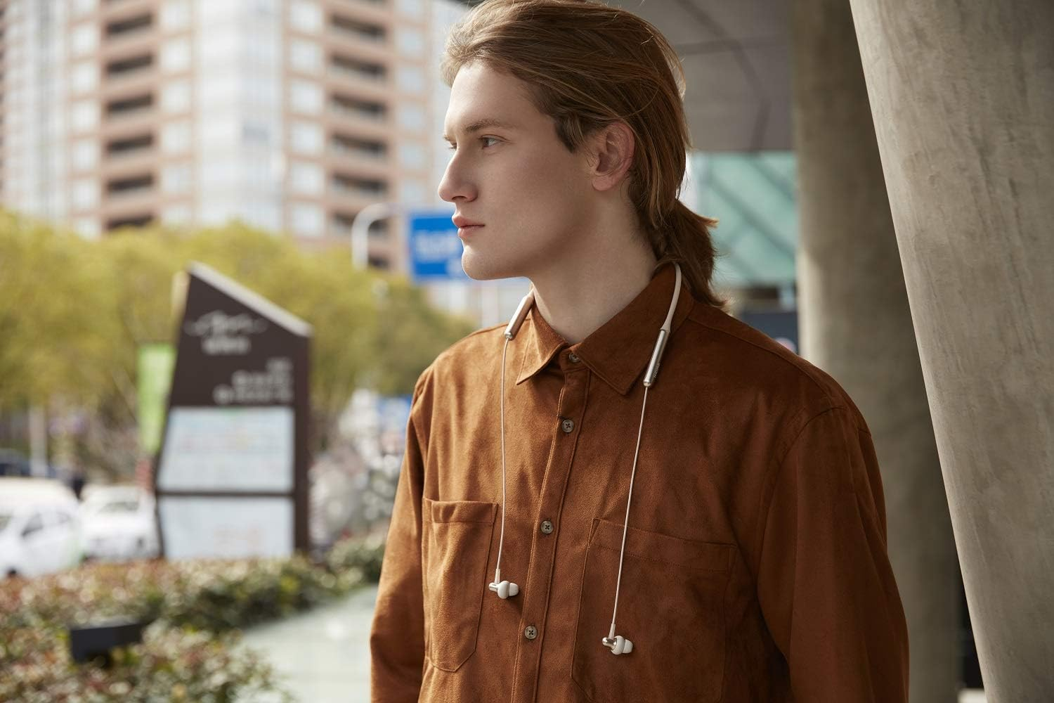 1MORE Stylish Dual-Dynamic Driver In-Ear Headphones (Wireless, Gold) image number 5