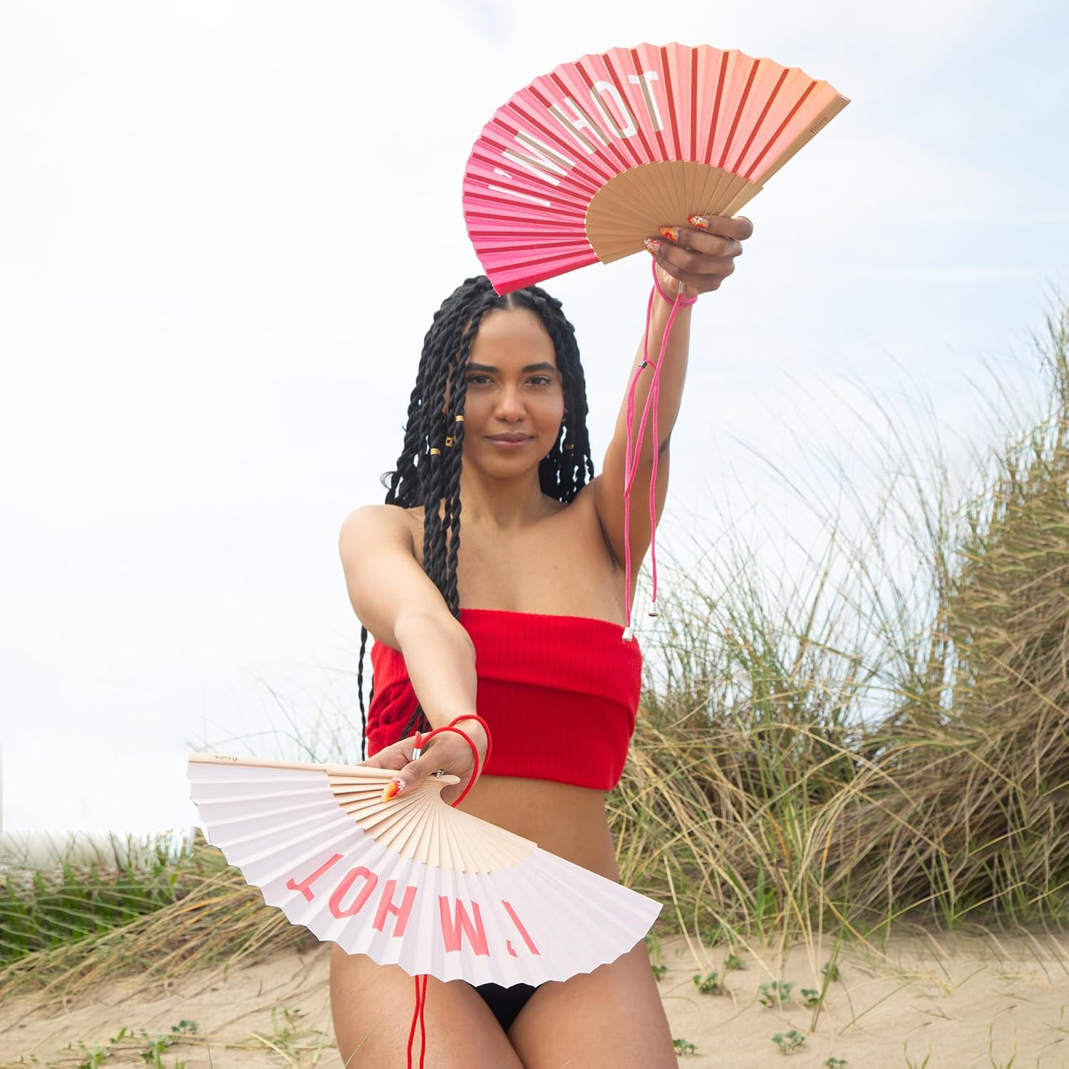 Fisura - Original Handheld Folding Fan with Message"I&rsquo;M Hot". Gradient Wooden Fan. Original Holding Hand Fans. Birthday Gifts Wedding Party Decoration. Fan with Hanger Included