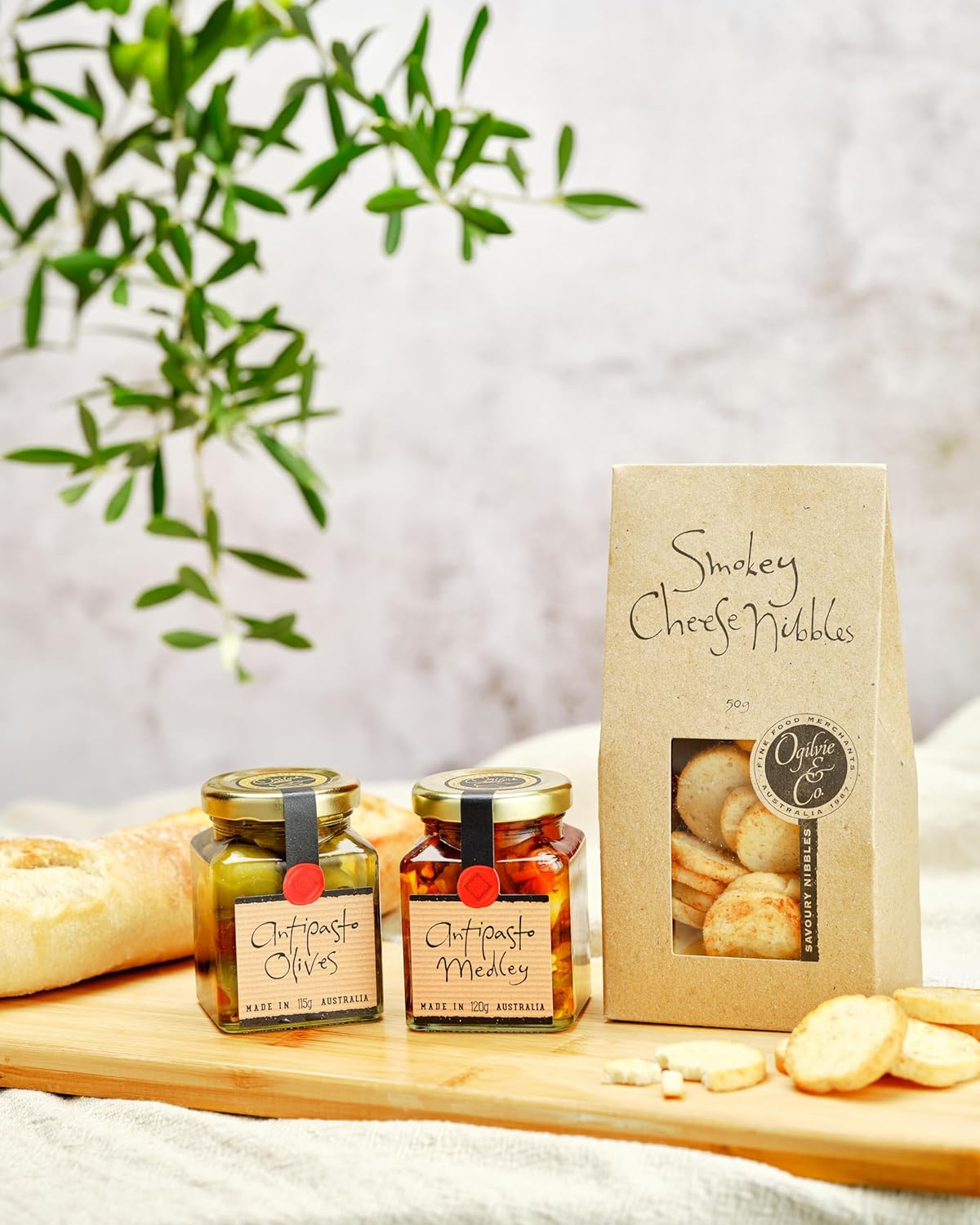 Ogilvie & Co Smokey Cheese Nibbles Snack 125 G image number 1