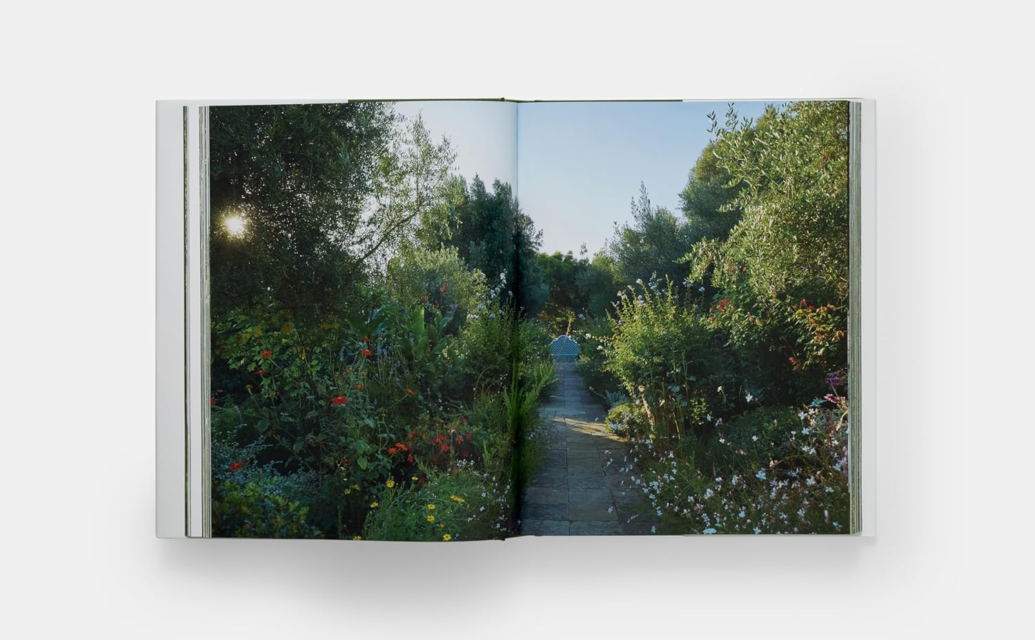 Glorious Gardens: Private Edens of the World'S Leading Interior Designers image number 3