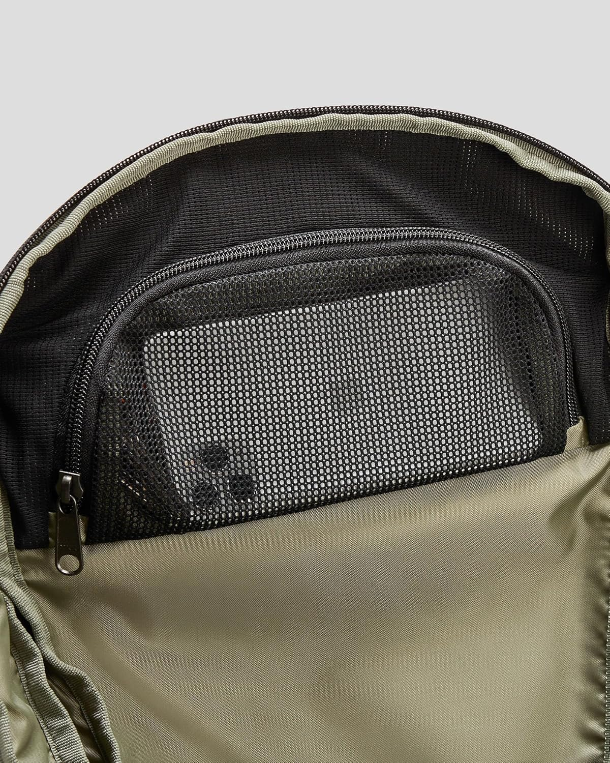 Kathmandu Litehaul plus 1 V3-12L Unisex Black Stingray 12LTR image number 6