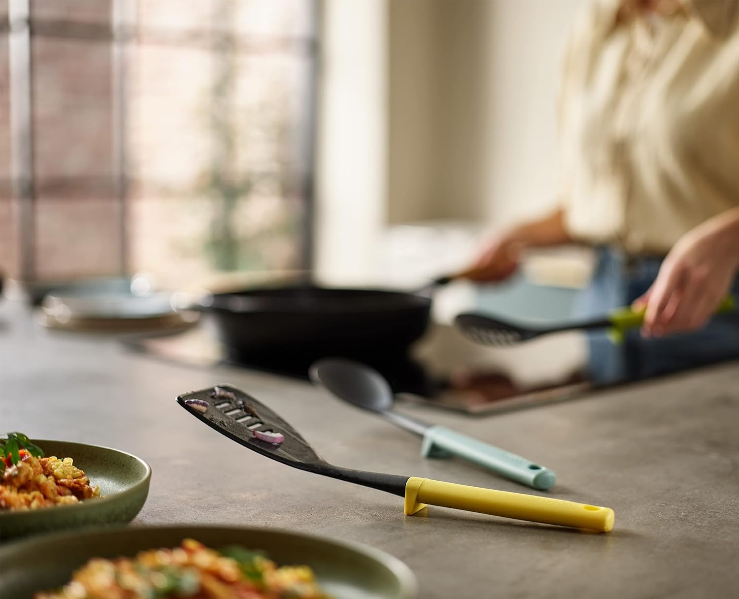 Joseph Joseph Duo Slotted Turner with Integrated Tool Rest: Hygienic, Heat-Resistant Nylon Head, Safe for Non-Stick Cookware, Light Yellow image number 3