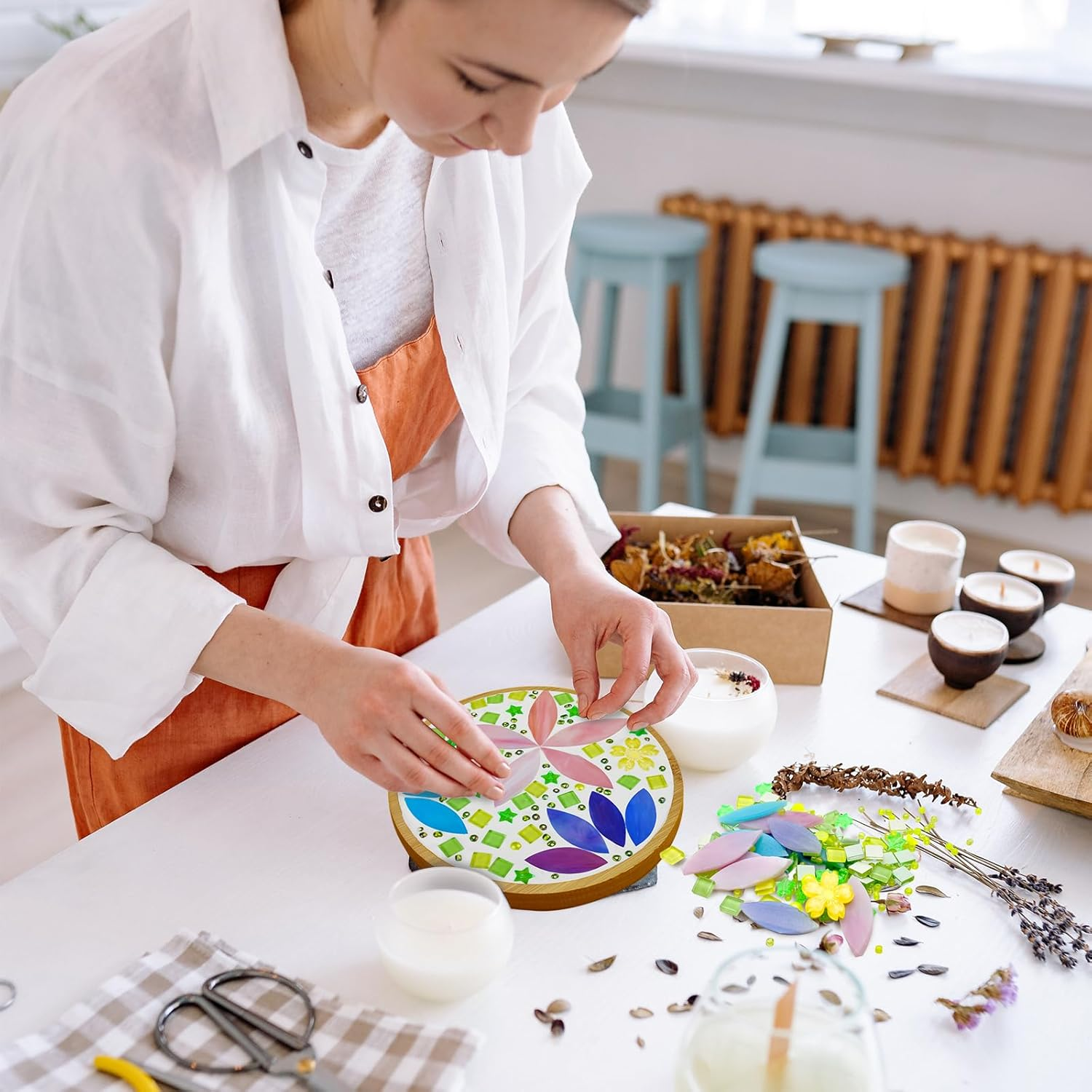 Glass Mosaic Tiles, Mosaic Kit with 6.1 Inch Bamboo Coaster, Crafts for Adults Mixed Colors Mosaic Kit Mosaic Crafts Materials Package Mosaic Supplies for Coaster Handmade Home Decor Gifts (Round 1) image number 2