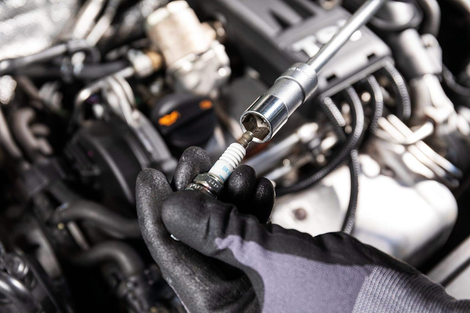 Hazet 880AKF 3/8-Inch Drive Hexagonal Spark Plug Socket, 16 Mm Size image number 2