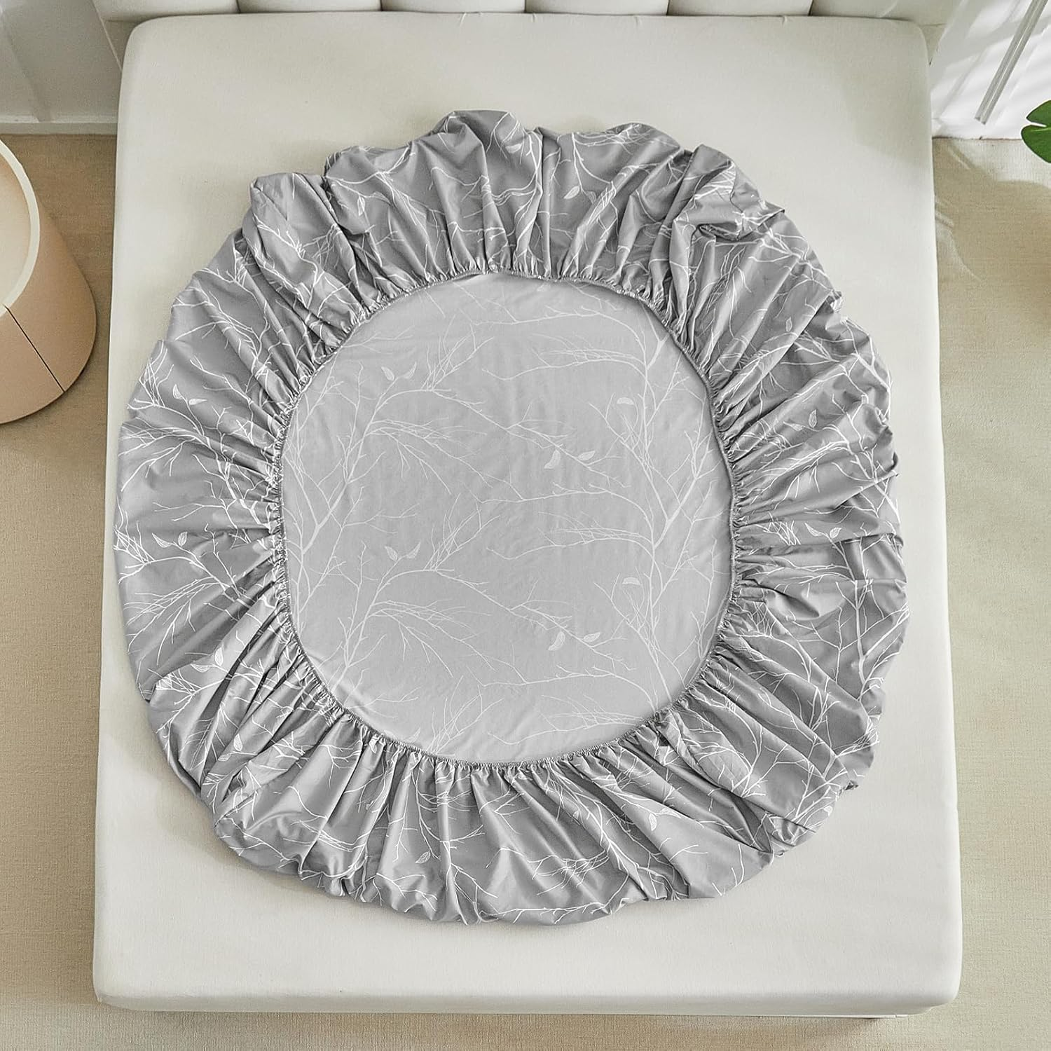 Tokokimo Fitted Sheet 180 X 200 Cm, 35 Cm Large Pockets with 2 Pillowcases 50 X 80 Cm - Soft, Double-Sided Microfibre Duvet Cover with Branch Motif, Grey/White