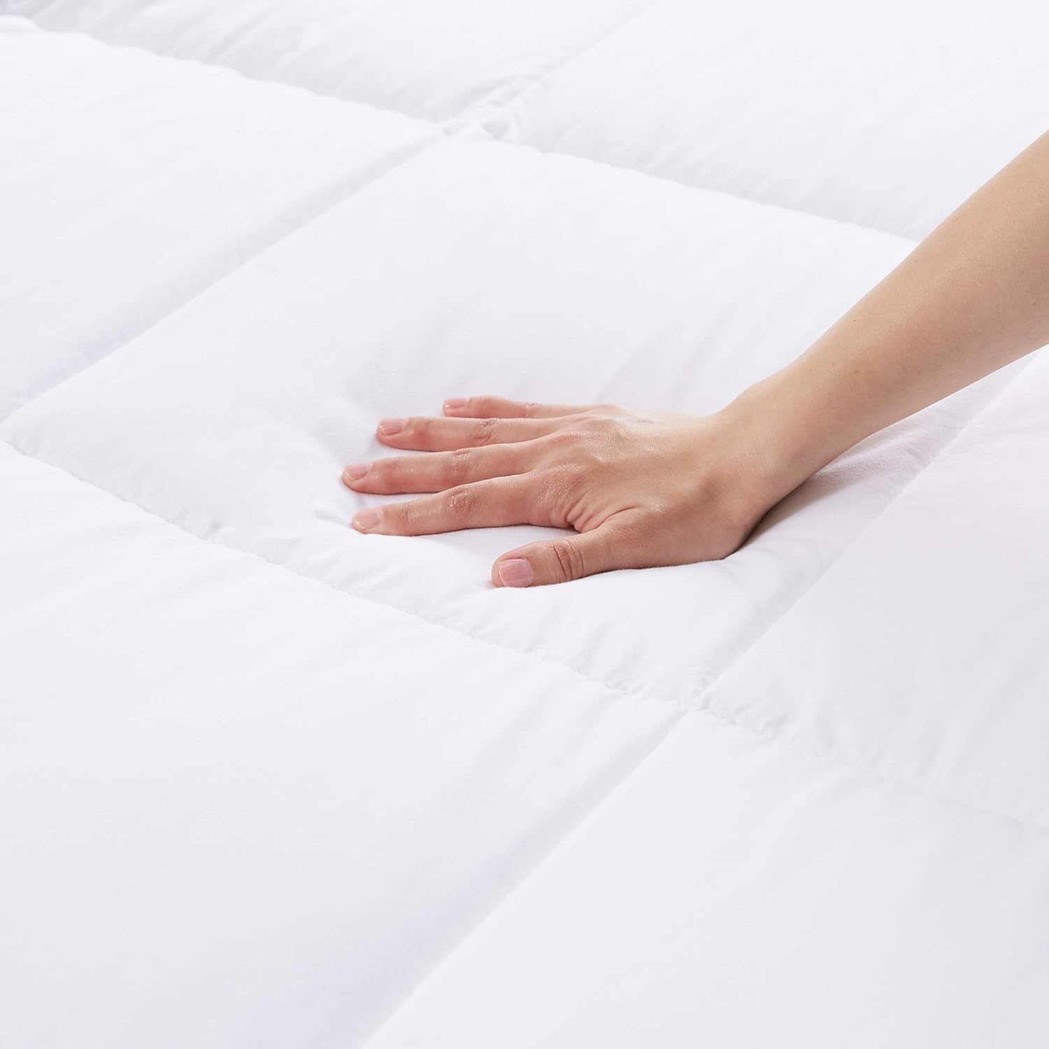 Amazon Basics down Alternative Bedding Comforter Duvet Insert - Twin, White, All-Season image number 1
