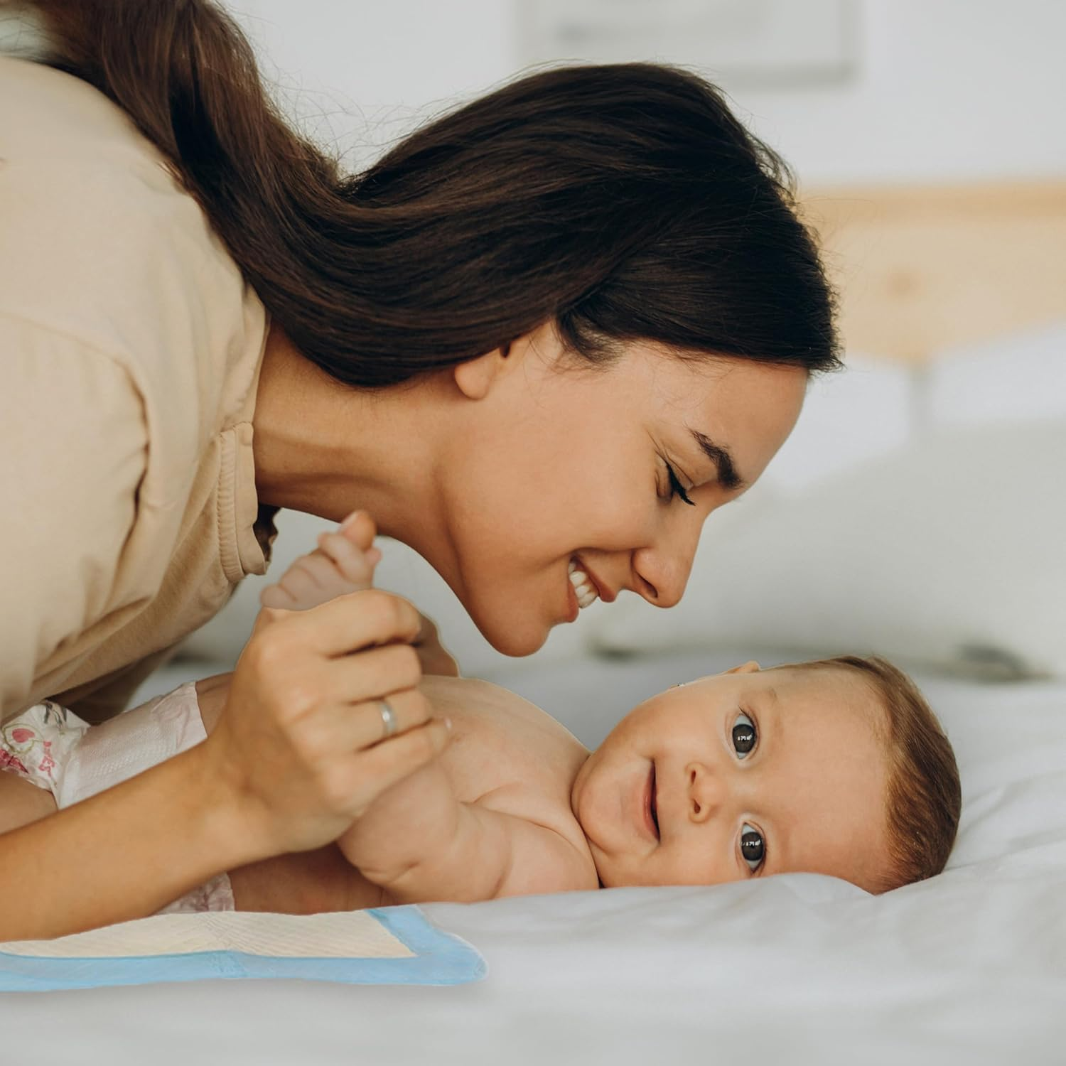 Rekibaby Disposable Changing Pad for Baby, 45Cm X 33Cm Pack of 100, Waterproof Diaper Change Mat Thick Strong Absorption Underpads, Pet, Urine Pad, Bed Table Protector Pad image number 5