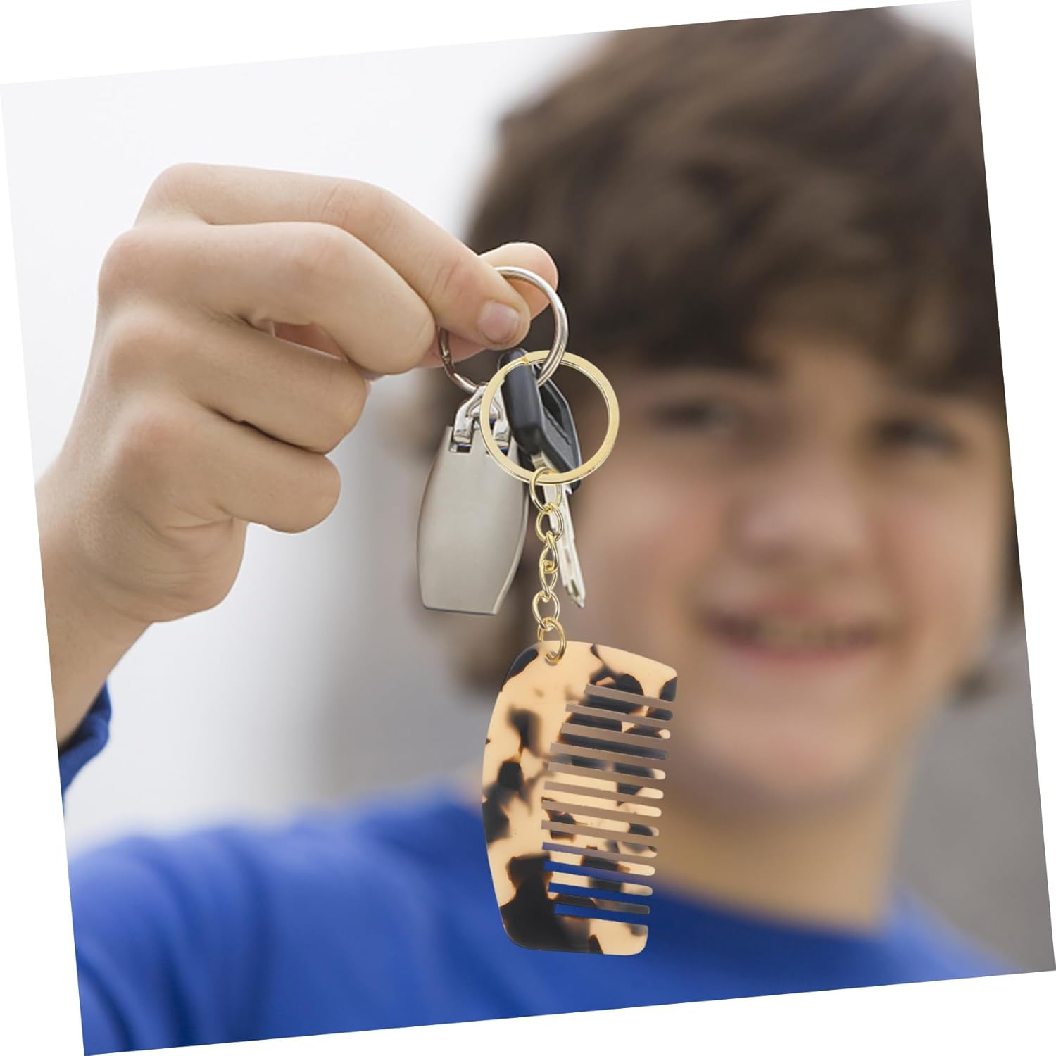 Healeved Portable Mini Wide Tooth Comb Keychain Travel-Friendly Hair Detangler for Wet and Curly Hair Compact Design for On-The-Go Styling image number 3