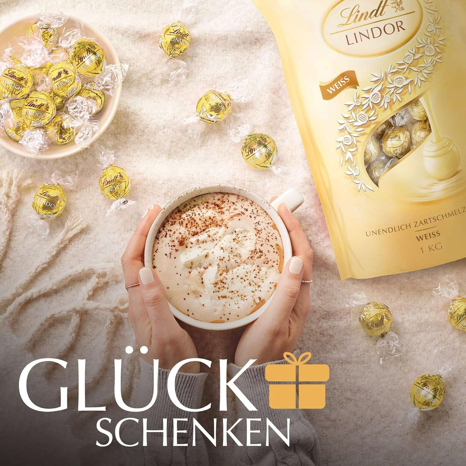 Lindt LINDOR White Bag 1Kg image number 3