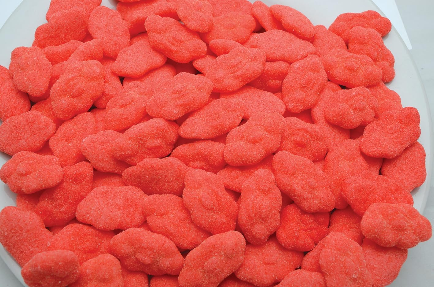 Trolli Strawberry Clouds Gummi Lollies 600 G Tub Soft Strawberry Treats for Sharing and Gifting image number 4