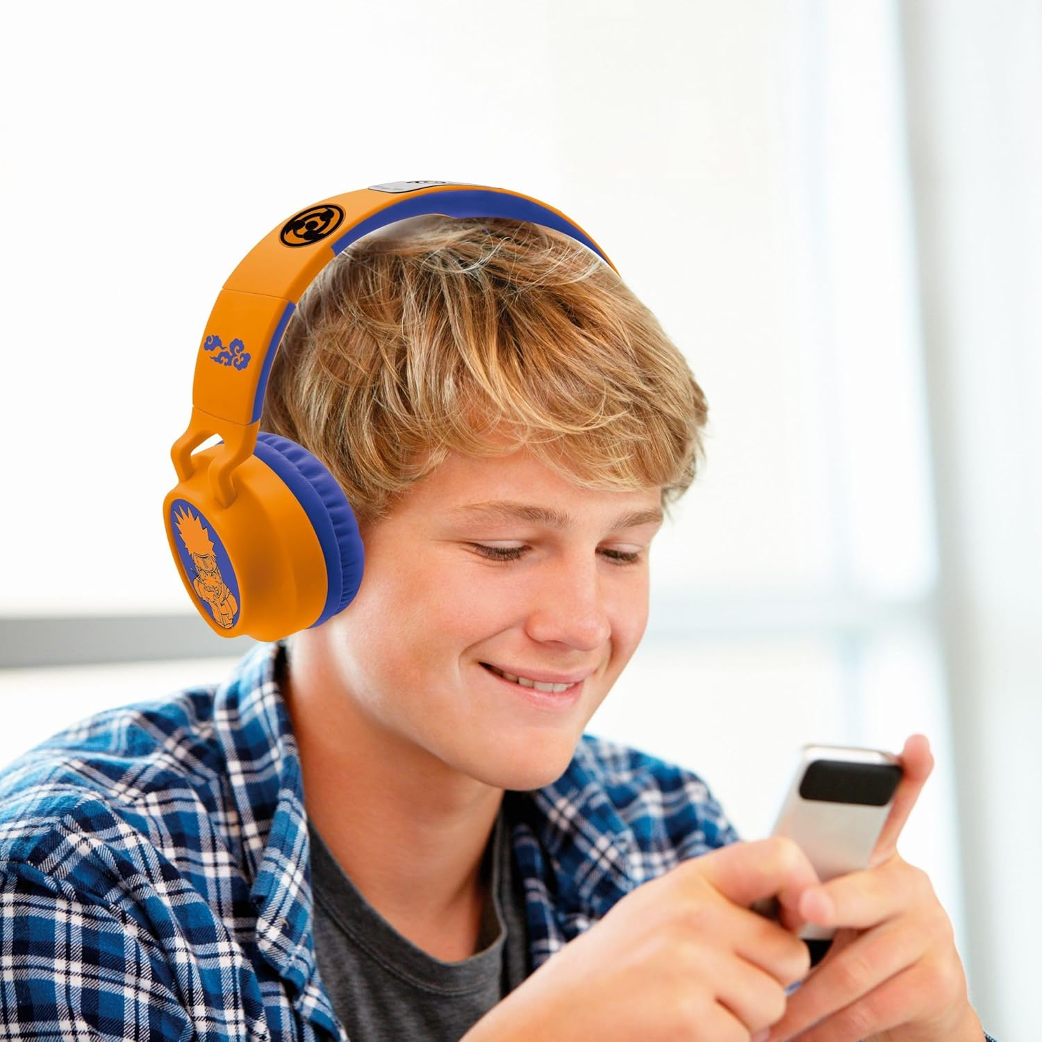 Lexibook, 3D Naruto Design Bluetooth&reg; and Wired Foldable Headphones with Safe Volume Limitation image number 2