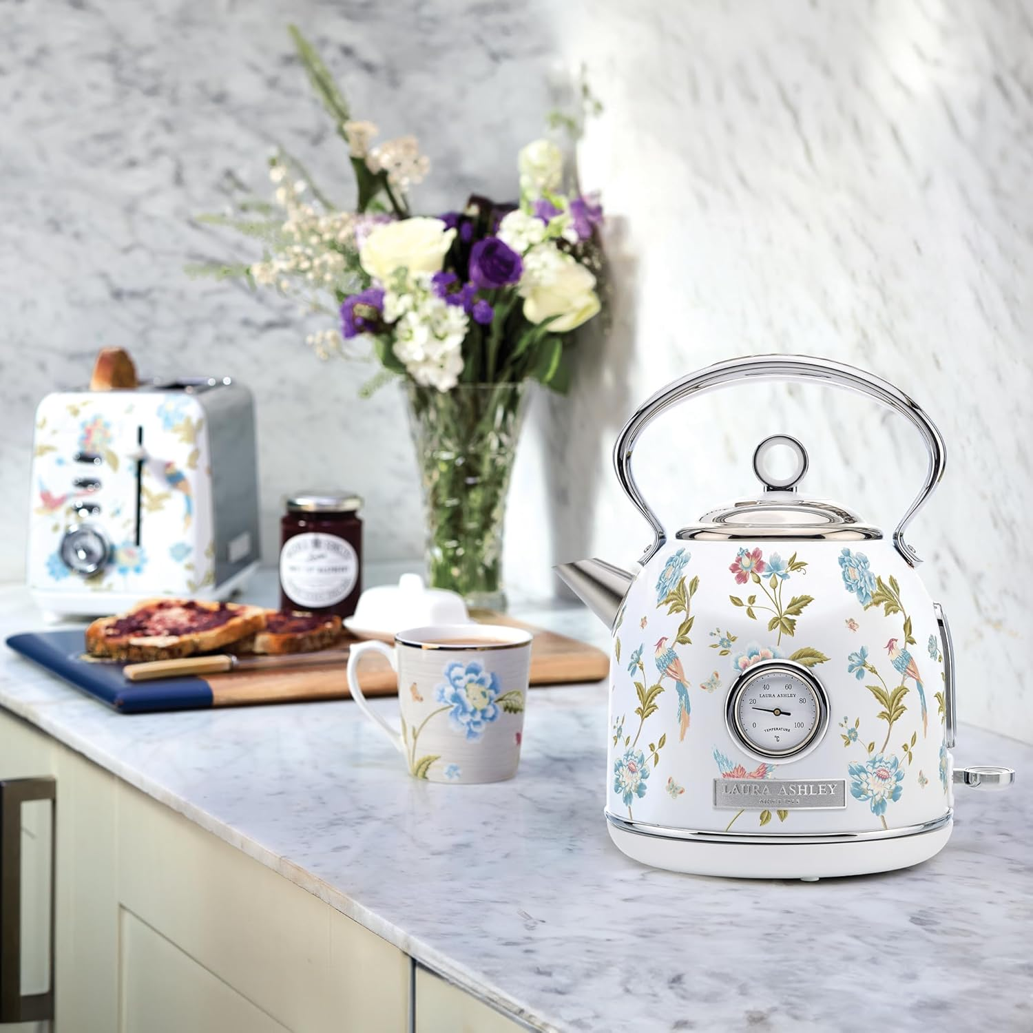 Laura Ashley Elveden White Electric Kettle 1.7L | Stainless Steel Kettle 2200W | Fast Boil Kettle Electric with Limescale Filter | Overheating & Boil Dry Protection Pyramid Retro Kettle - Laura Ashley Elveden Navy image number 7