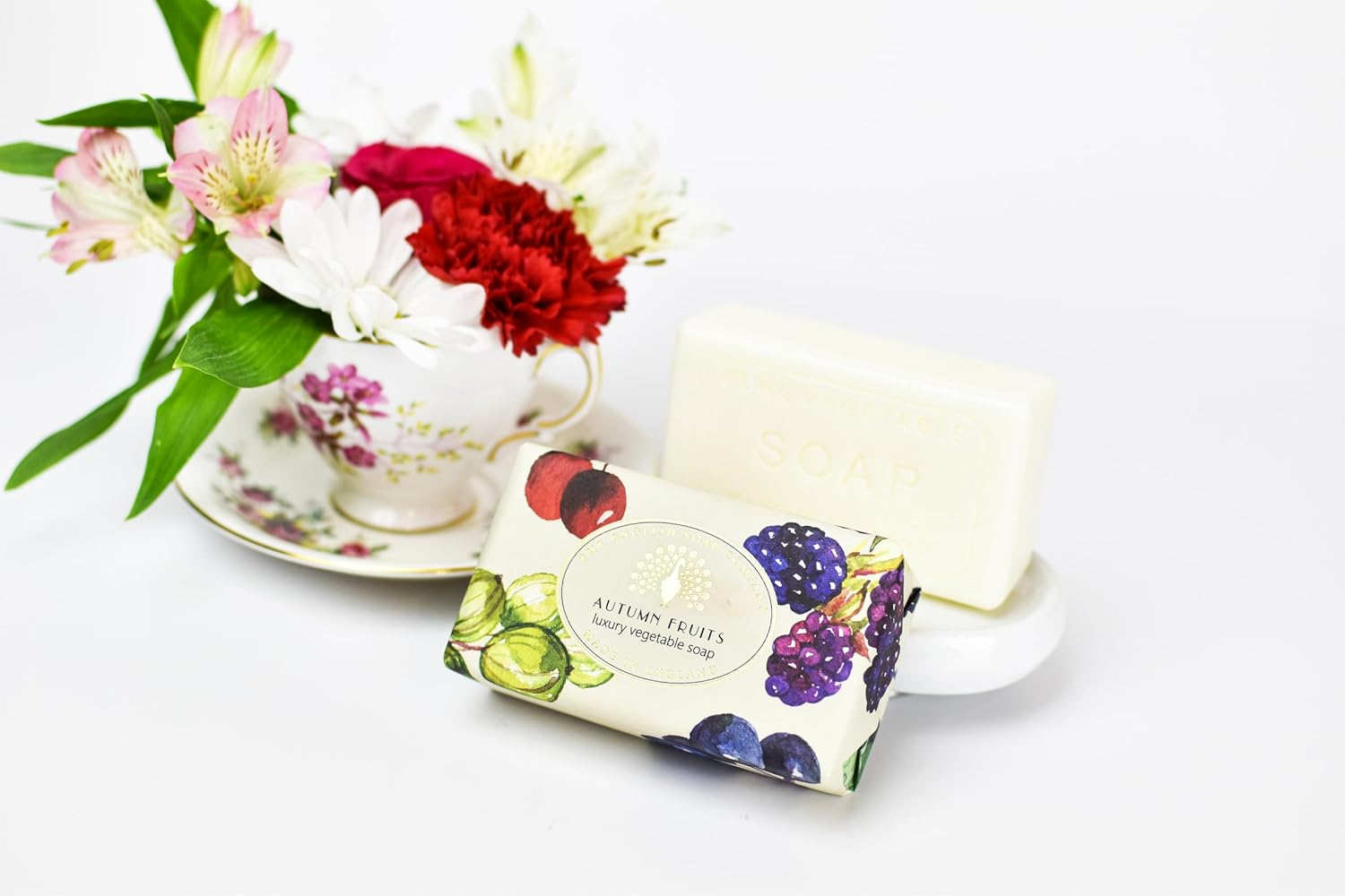 The English Soap Company Vintage Wrapped Soap Bar, Autumn Fruits Shea Butter Soap Bar, Moisturising Soap Bar for Face and Body, Autumn Fruits Scent 190G image number 6