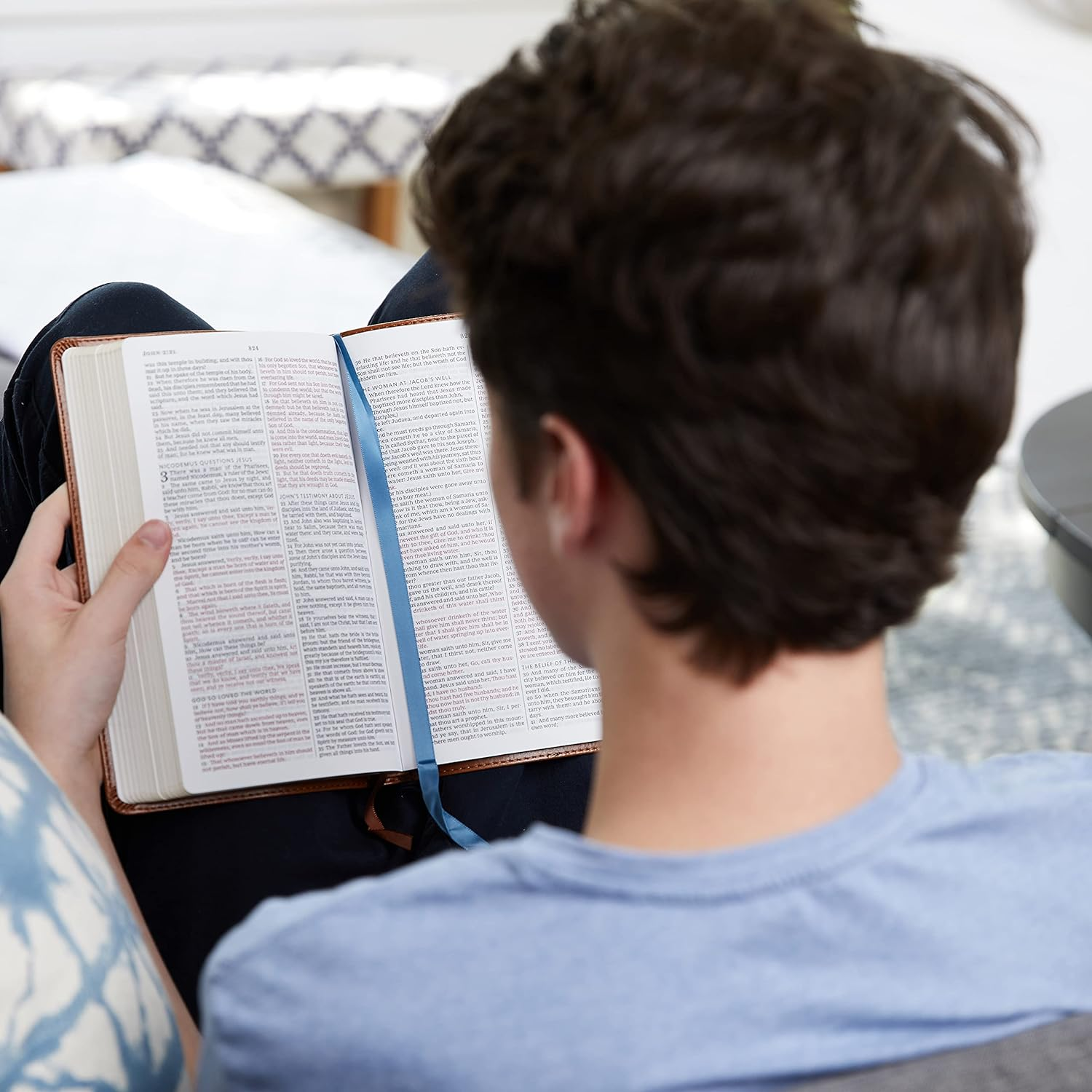 KJV Thinline Bible Youth Red Letter Edition [Brown]: Holy Bible, King James Version image number 4