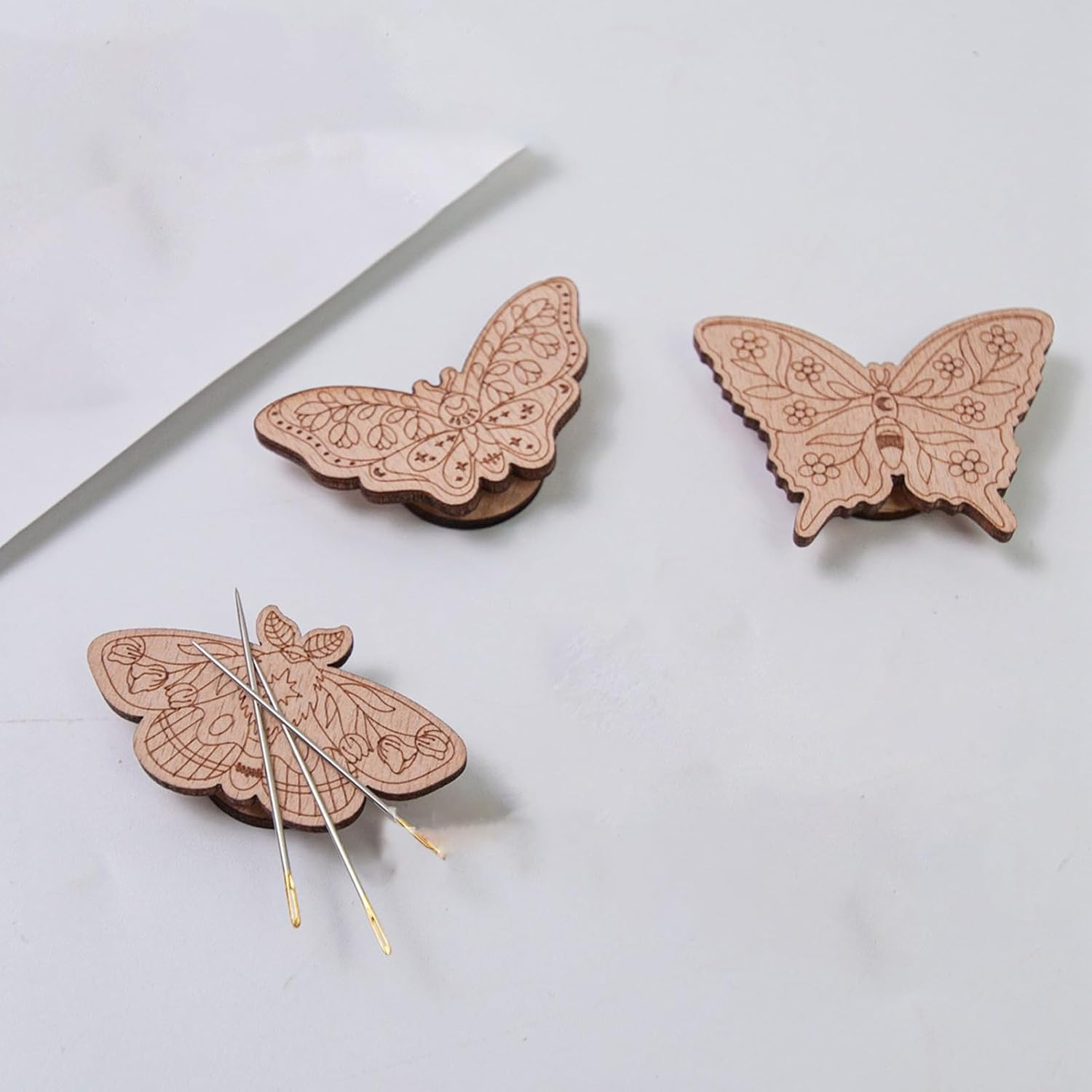 DAUZ Elegant Strong Magnets Versatile Embroidery Needle Minder, Beech Wood, 2 Count image number 5