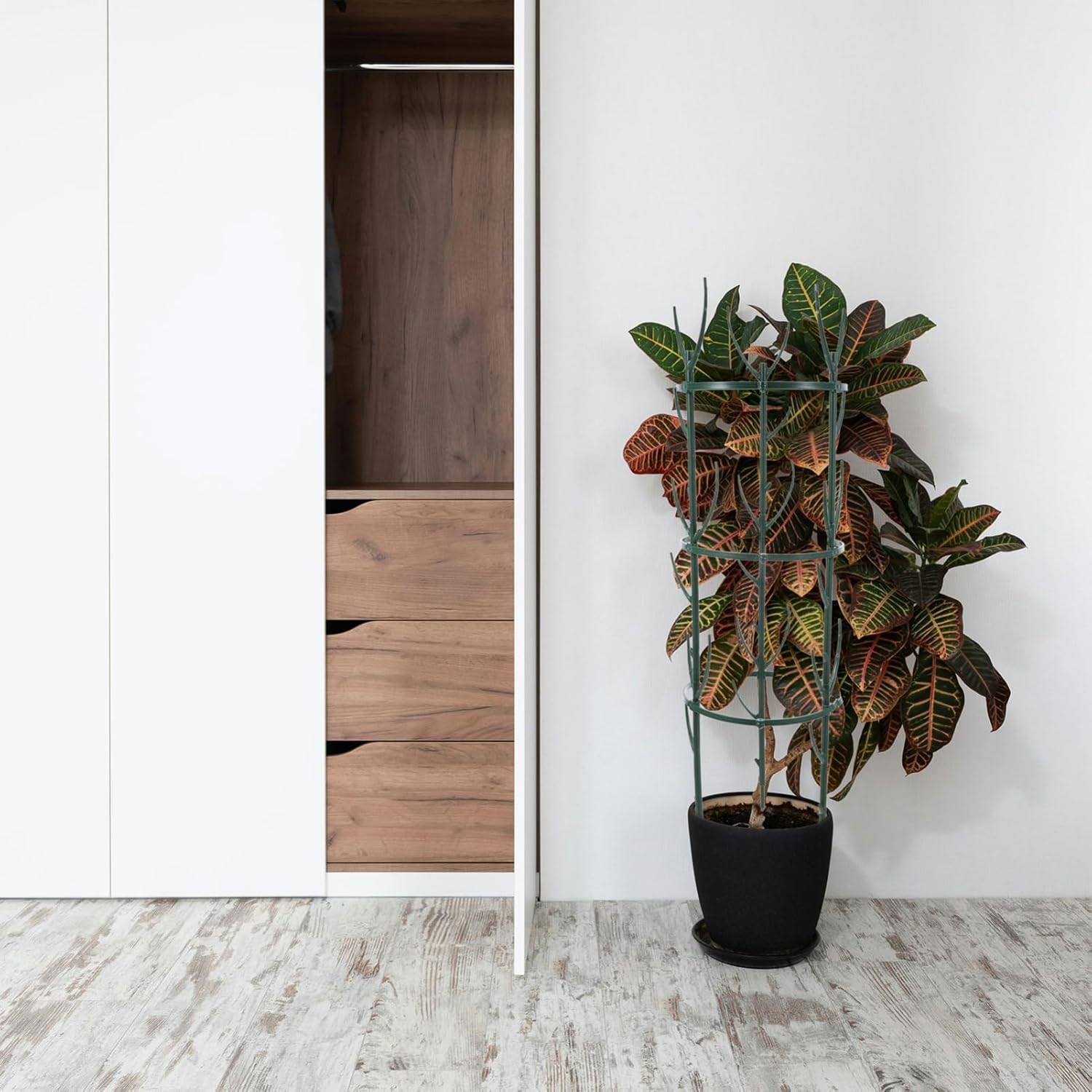 ULTECHNOVO Three-Level Plant Support Stand Twig Trellis for Climbing Plants Detachable and Stackable Garden Supplies Nurturing and Outdoor Gardening image number 3