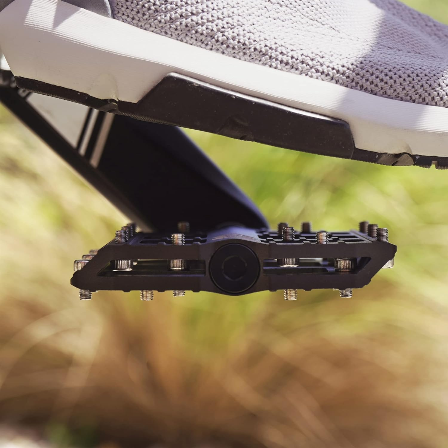 Cyclingdeal Flat Mountain BMX MTB Aluminum Bike Sealed Bearing Pedals - Large Bicycle Platform Pedals 9/16" with Anti-Skid Anti-Slip Nail image number 6