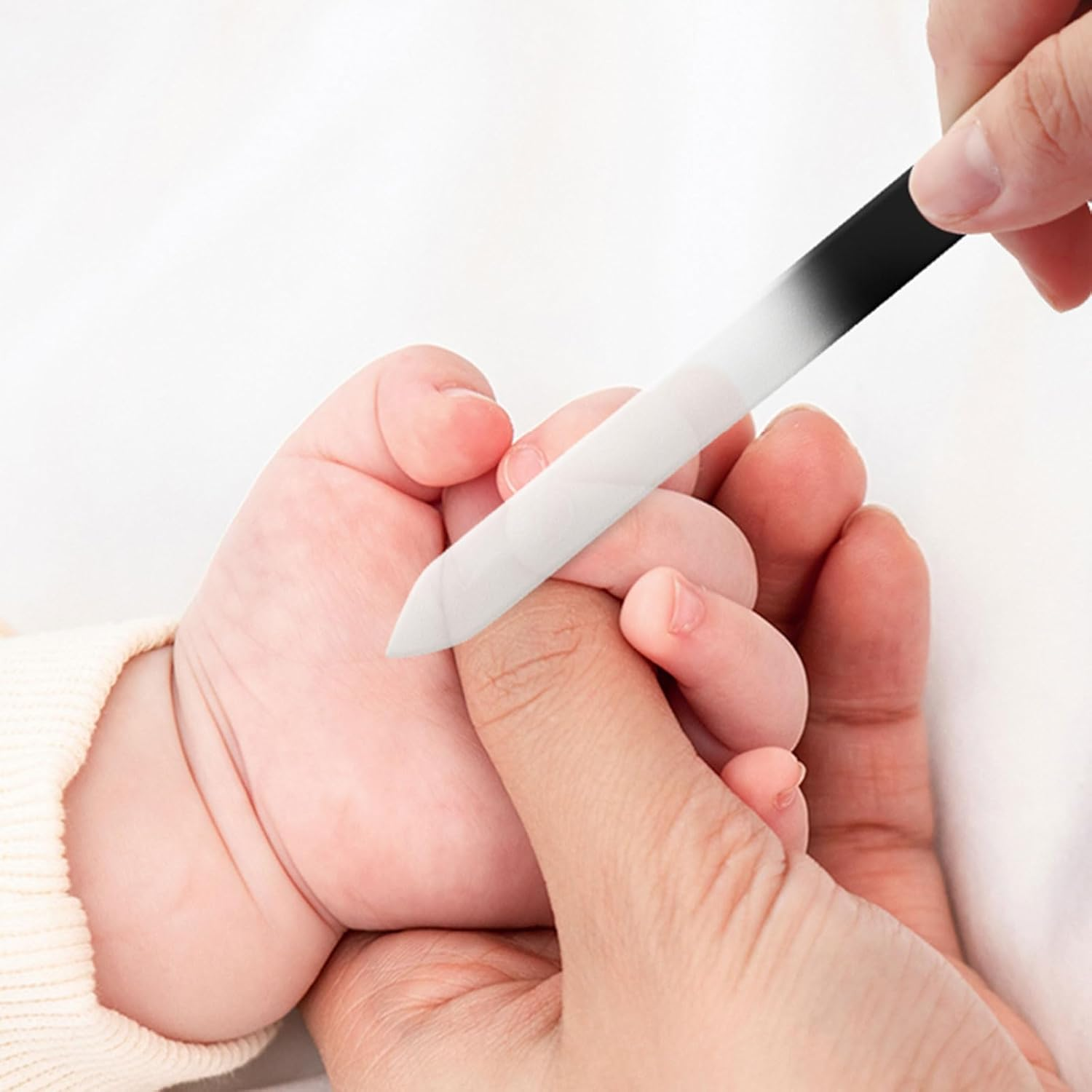 CTOUUGRS 3 Pack Crystal Glass Fingernail File with Case Professional Czech Glass Nail File Double-Sided Etched Emery Boards for Nails Gentle Nail Care Stocking Stuffers for Women or Adults image number 2