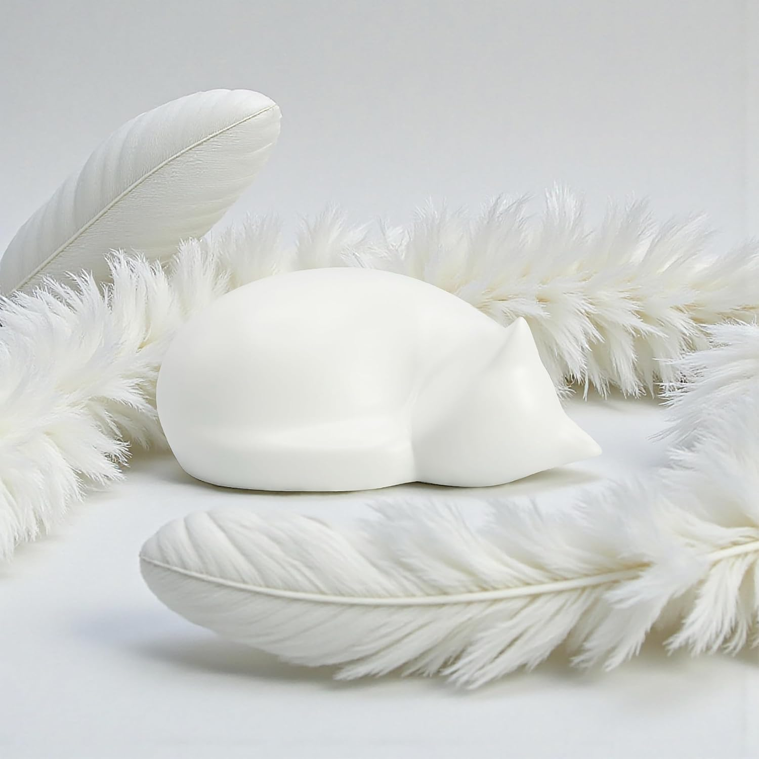 Comemori Pet Cat Urn (White) image number 5