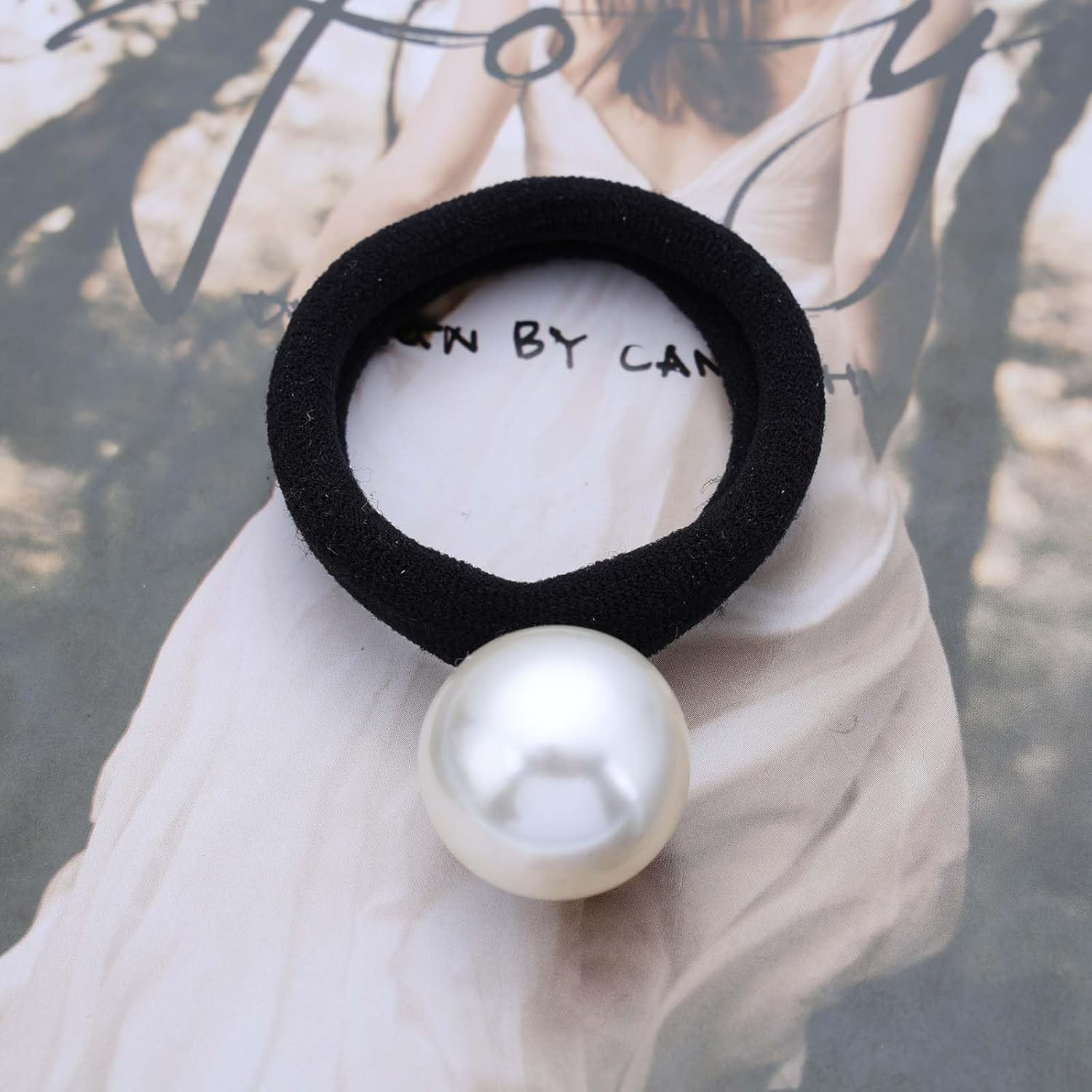 Tseenyi Pearl Hair Scrunchie Large Pearl Hair Rope White Pearl Elastic Hair Scrunchie Single Pearl Stretch Hair Bobbles Bridal Pearl Headwear Hair Rings Large Ponytail Holder Hair Band image number 6