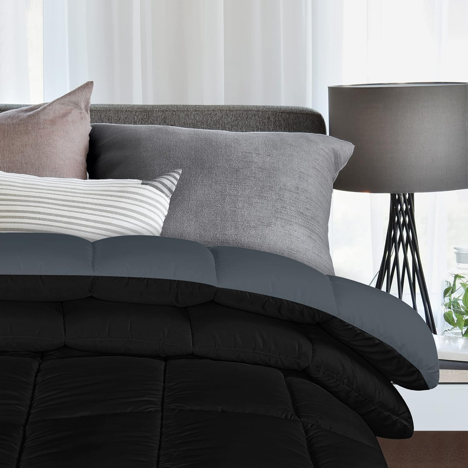 NY Threads Lightweight Double Duvet, 200 GSM All Season Soft Comforter, Box Stitched Microfiber Quilt (Black/Grey, Double - 200X200 Cm) image number 4