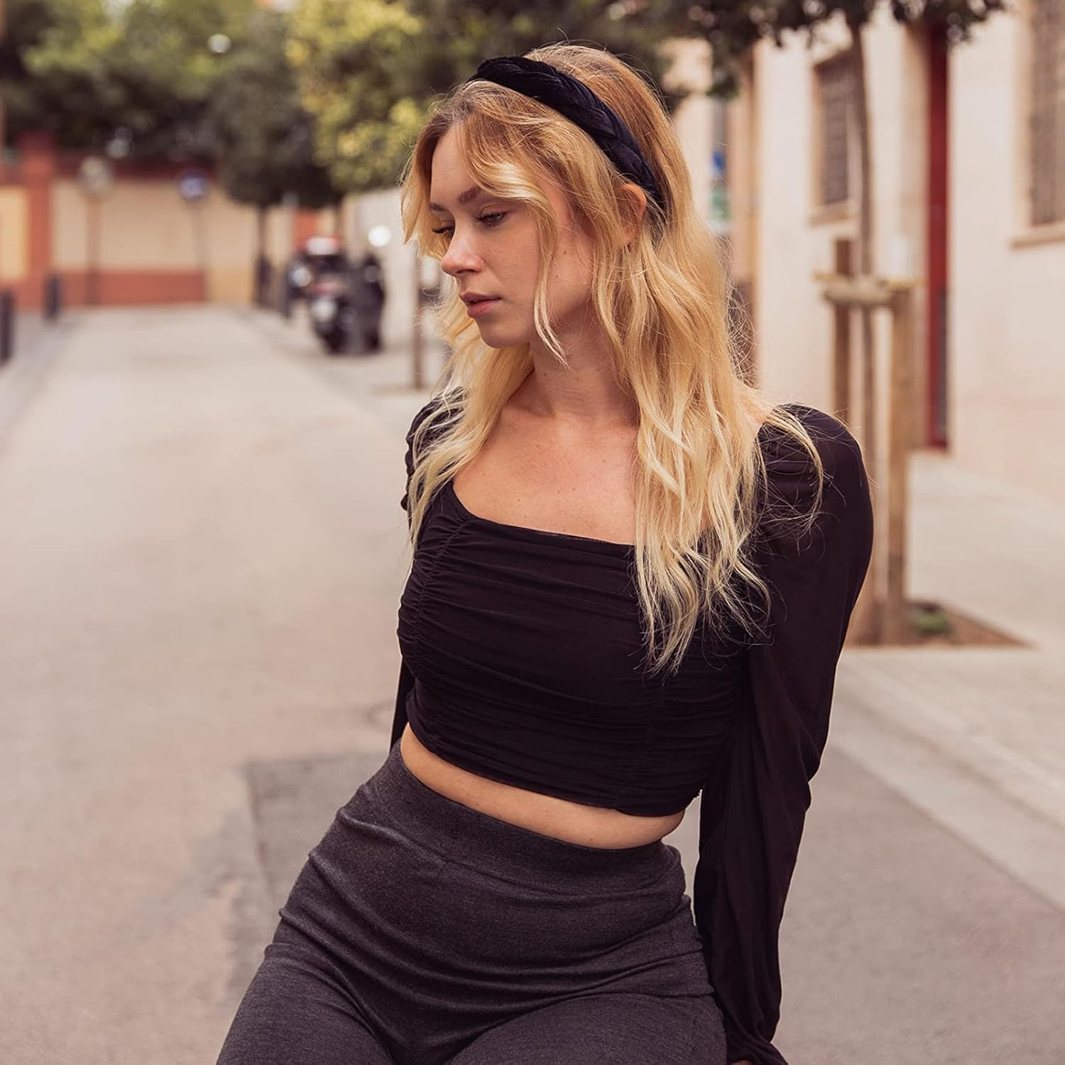 Women'S Velvet Headband image number 1