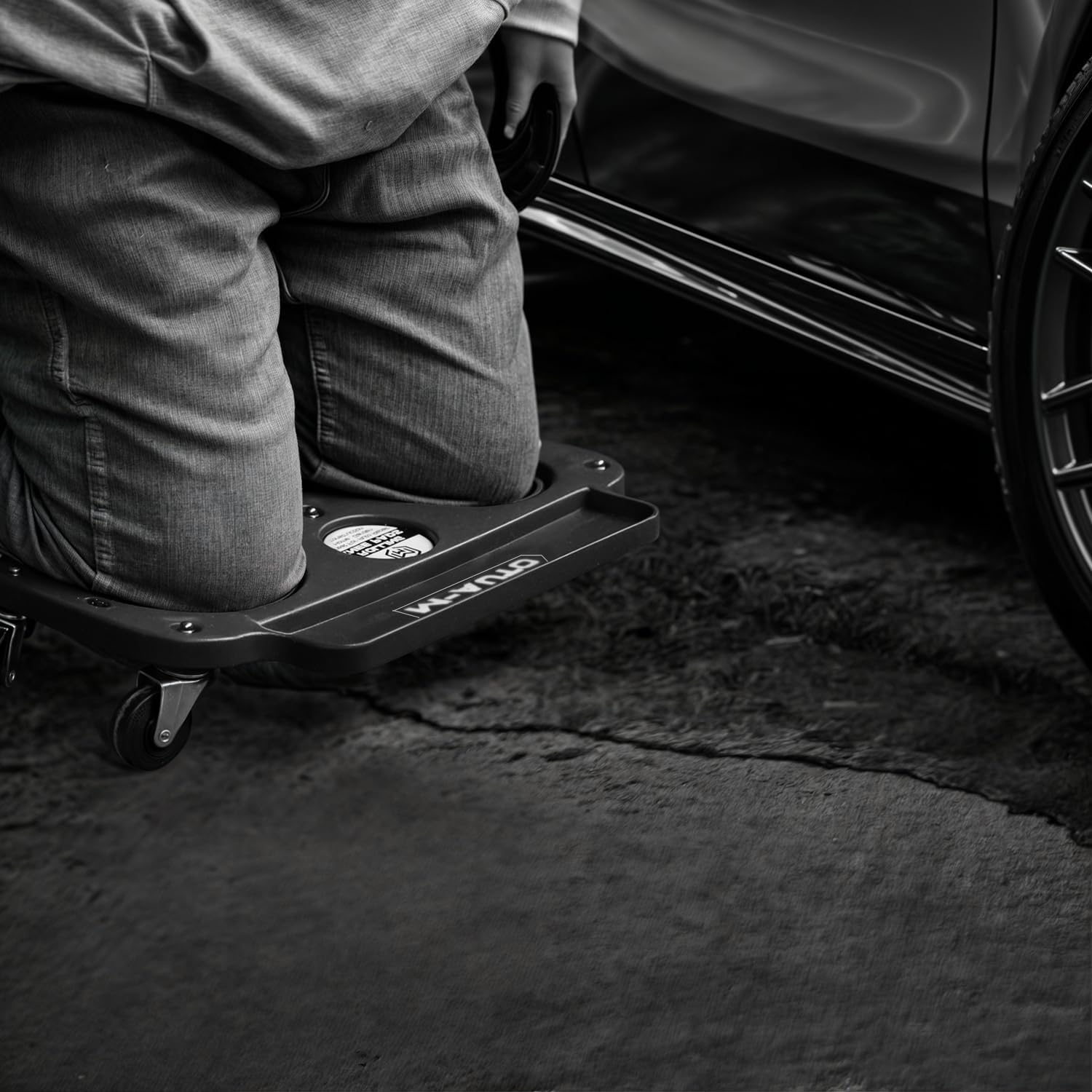 M-AUTO Rolling Knee Creeper Durable Knee Pads with Full 360 Degree Turn Casters and Tool Tray, Garage Kneeling Pads on Swivel Castors for Home Workshop Auto Repairing Maintaining, Black