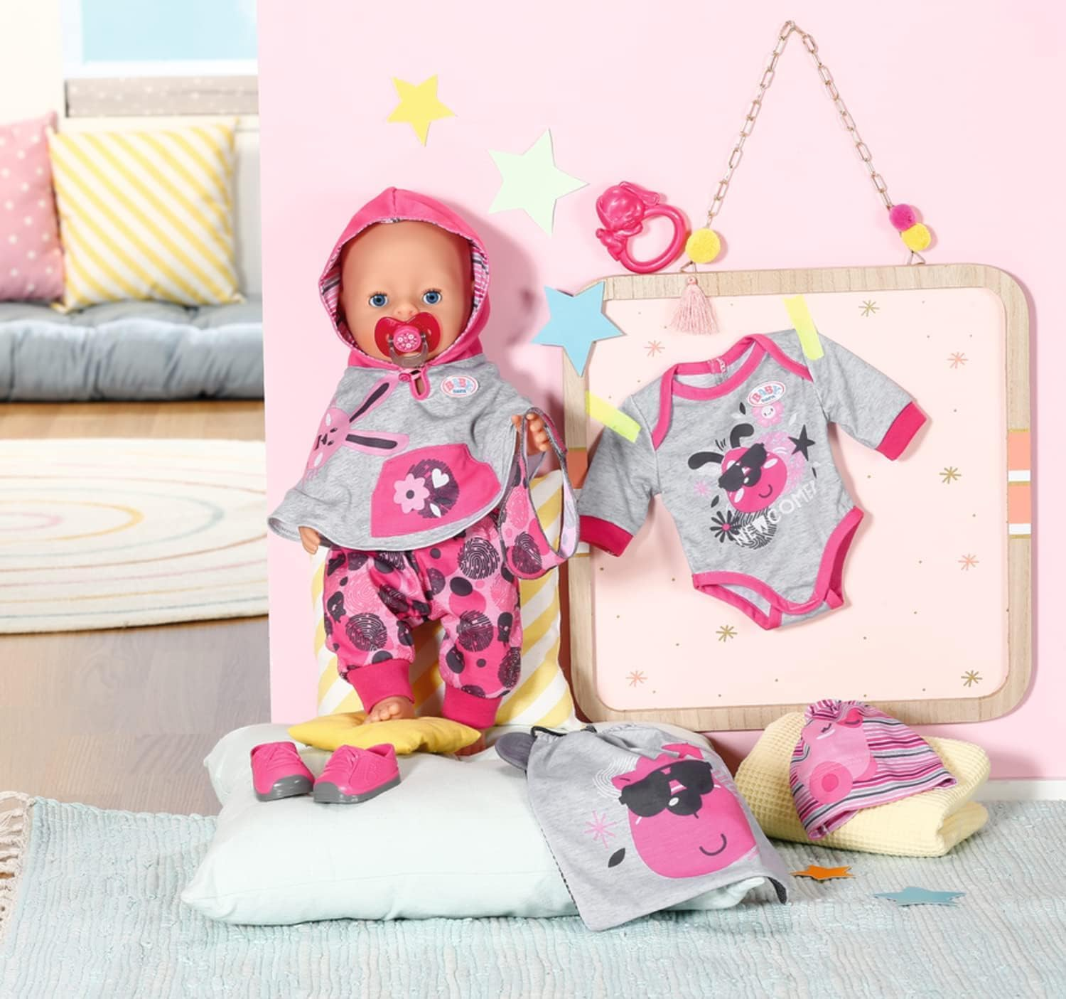 BABY Born Deluxe First Arrival 832561 Clothing Accessories for 43Cm Dolls for Toddlers - Includes 9-Piece Clothing Set & Dummy Eye Function - Suitable from 3 Years image number 1