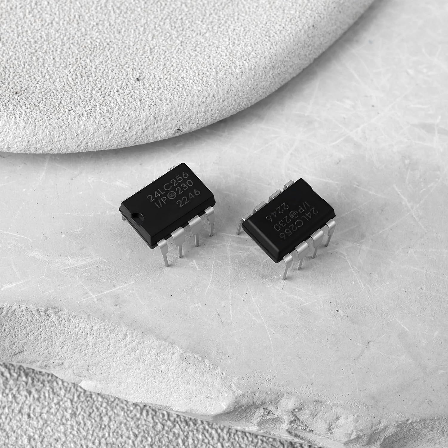 Emsea 5Pcs Memory Chips Module 24LC256-I/P Suitable for DIY Circuit Boards DIP-8 image number 1