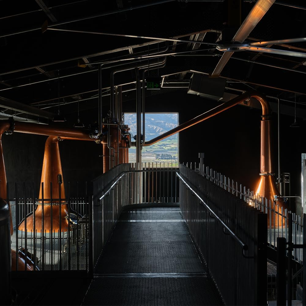 SCAPEGRACE Gold 57% - Premium Dry Gin - Small Batch - Navy Strength - Distilled with Glacier Water - 70Cl image number 4