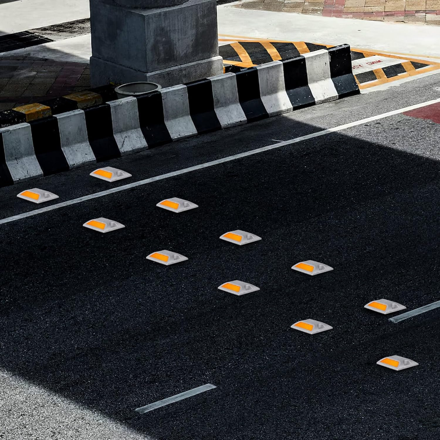 SEWACC 2Pcs Reflective Aluminum Roadside Driveway Markers for Night Visibility Weatherproof Emergency Reflectors for Driveways Private Roads Bike Paths Parking Lots Safety image number 5