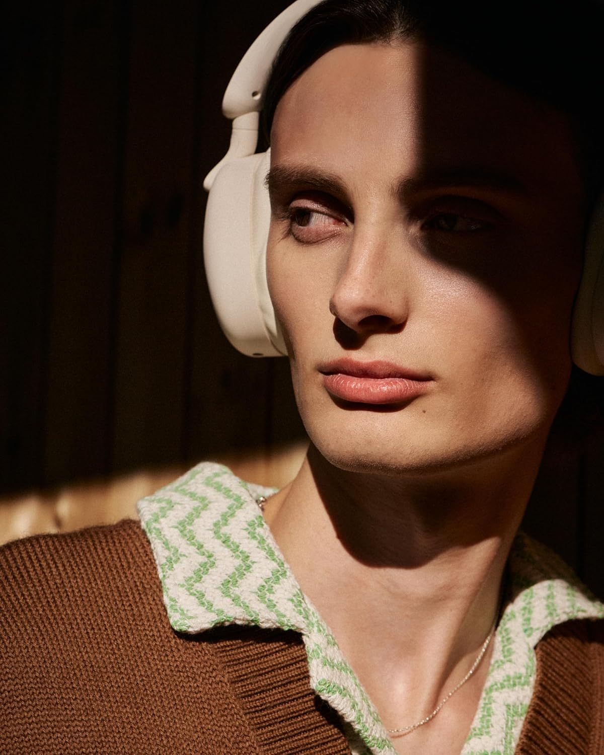 Sudio K2 White, Over-Ear Headphones, Hybrid Active Noise Cancellation, with Integrated Microphone, Charging via USB-C, up to 35 Hours Playtime, Touch Panel, Premium Crystal Sound - White image number 3