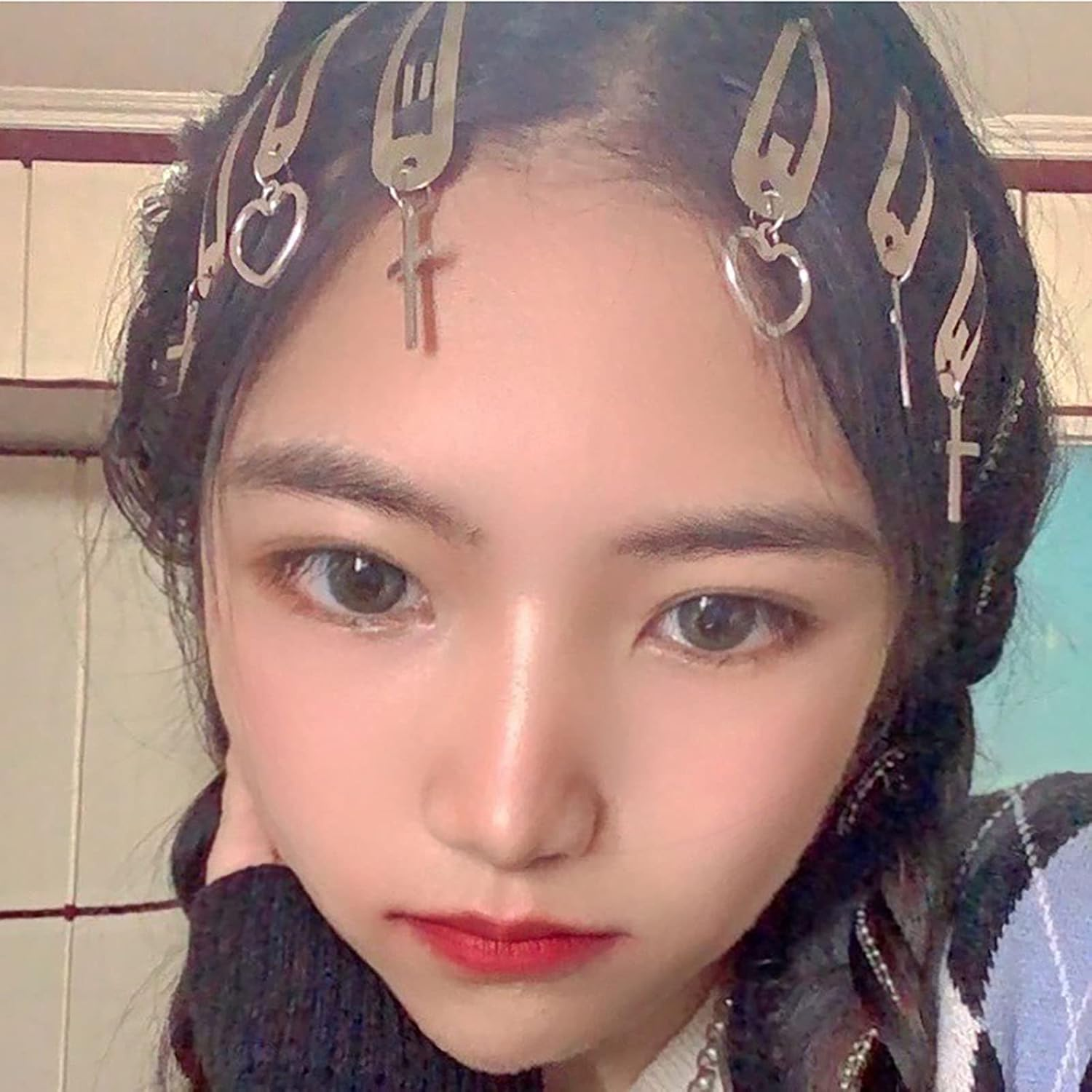 Tseenyi Cross Snap Hair Clip Heart Hair Snap Clip Barrette Clip Cross Heart Pendant Hair Clips Silver Metal Hair Clip Cross Bang Clip Side Clip Hair Accessories for Women and Girls Gifts image number 4