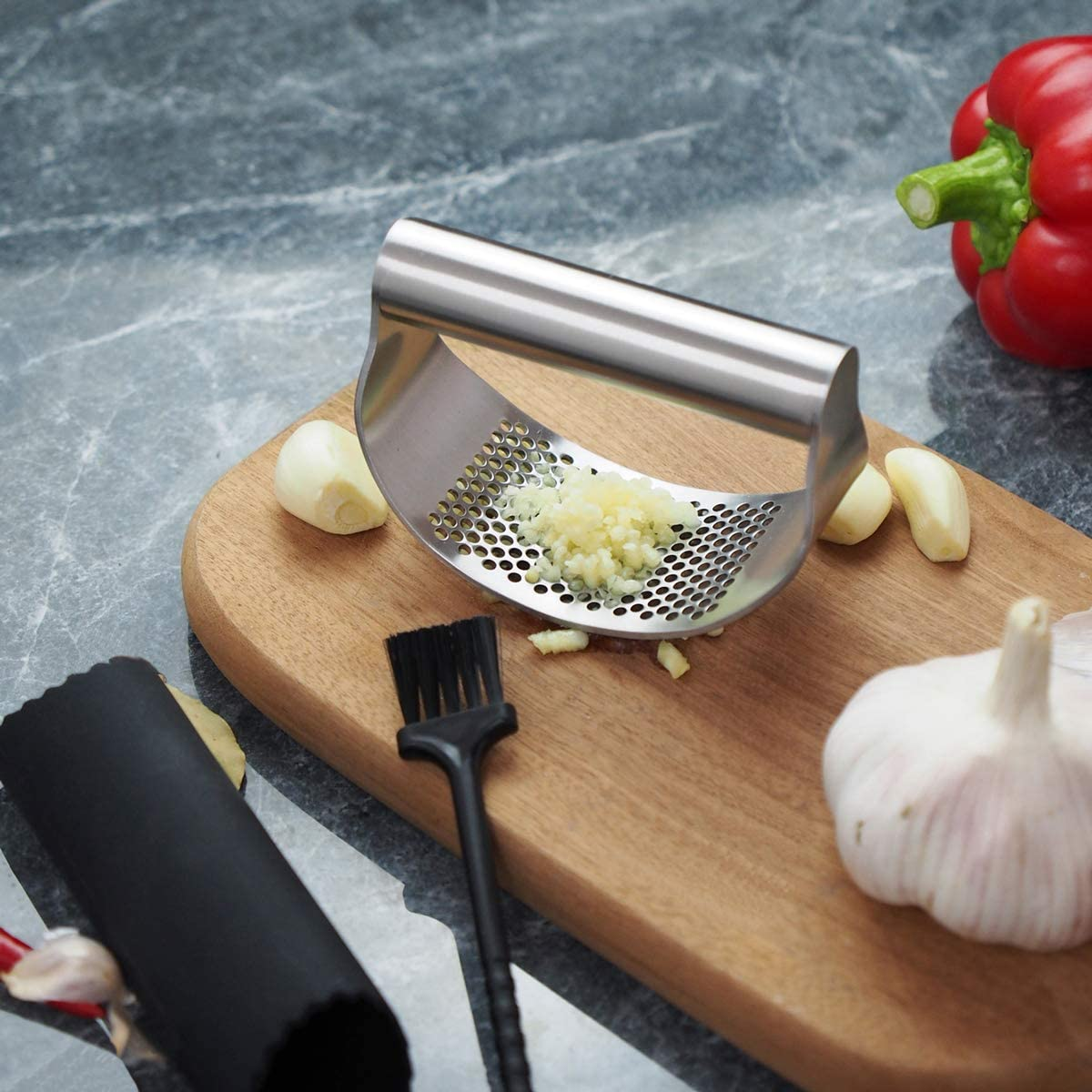Garlic Press Rocker, Stainless Steel Garlic Crusher Garlic Mincer Presses and Ginger Press Squeezer with Silicone Tube Garlic Peeler Clean Brush,Dishwasher Safe Sturdy Kitchen Gadget Tools,Easy to Use image number 5