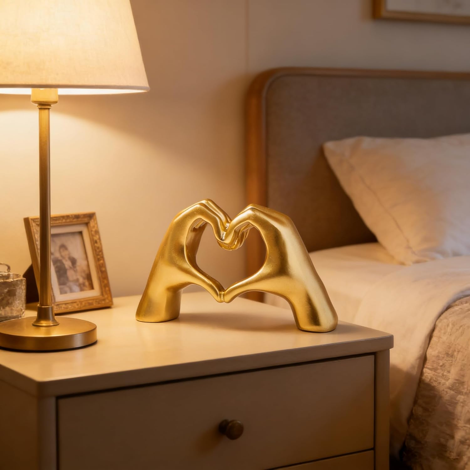 Small Heart Hands Sculpture Decor for Living Room Bedroom Bookshelf Coffe Table, Love Finger Statue Modern Aesthetic Home Decor, Unique Women'S Gifts for Wedding Birthday Valentine'S Day (Gold)