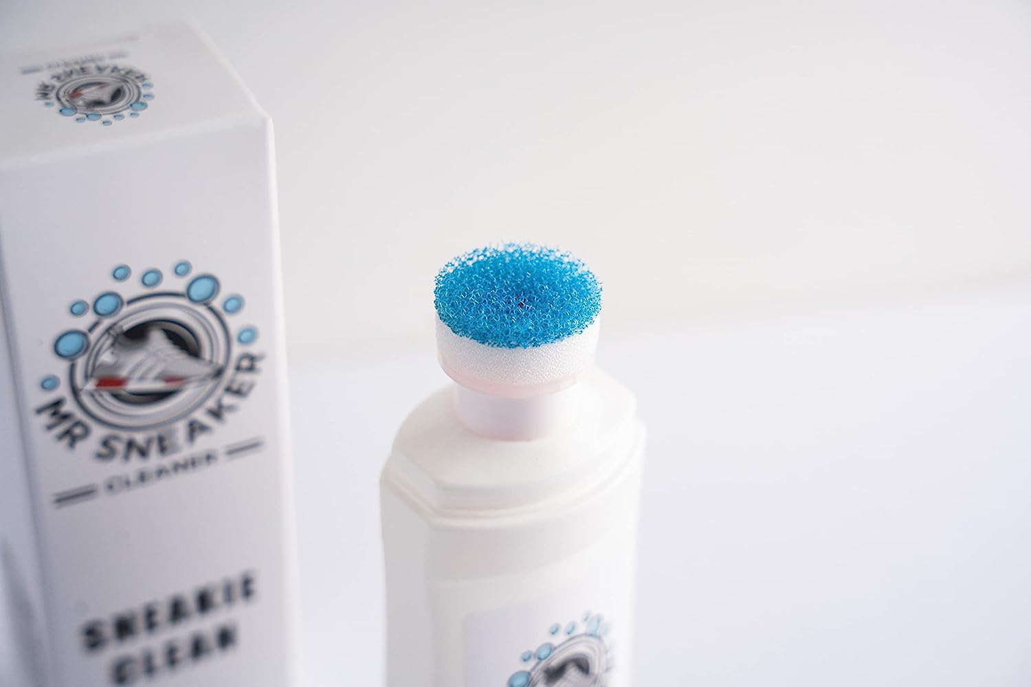 Mr Sneaker Cleaner - Professional Sneaker Cleaner Formula - Removes All Kind of Stains and Dirt from Shoes image number 5